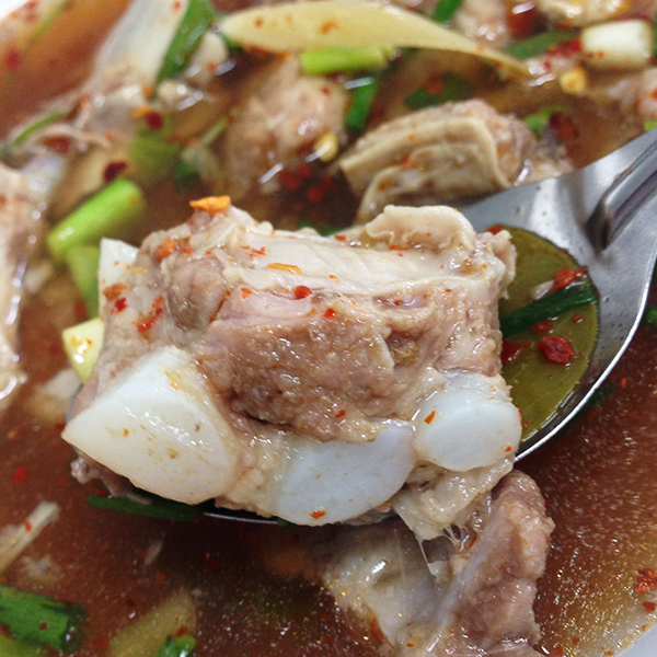 ฮอม Hom 2493, บ้านม่อนนกยูง, Kim's Cafe', ครัวจิ้นสด อาหารพื้นเมือง, ปั๋นใจ๋, สวนไซทอง ไส้กรอกเผาเตาดิน, ป้าแป้งเย็นตาโฟ ประตูชัย, ฮักเส้น ก๋วยเตี๋ยวต้มยำเมืองแพร่, ขนมเส้นน้ำย้อย กาดน้ำทอง -โจหยก, วีวี่ (weewee food and catering), ข้าวซอยเจ้เล็กประตูชัย แพร่, ร้านลาบป้ามา, ร่มไม้ใหญ่ เรสเตอรองท์, ร้านจิ้นนึ่งแม่หล่าย