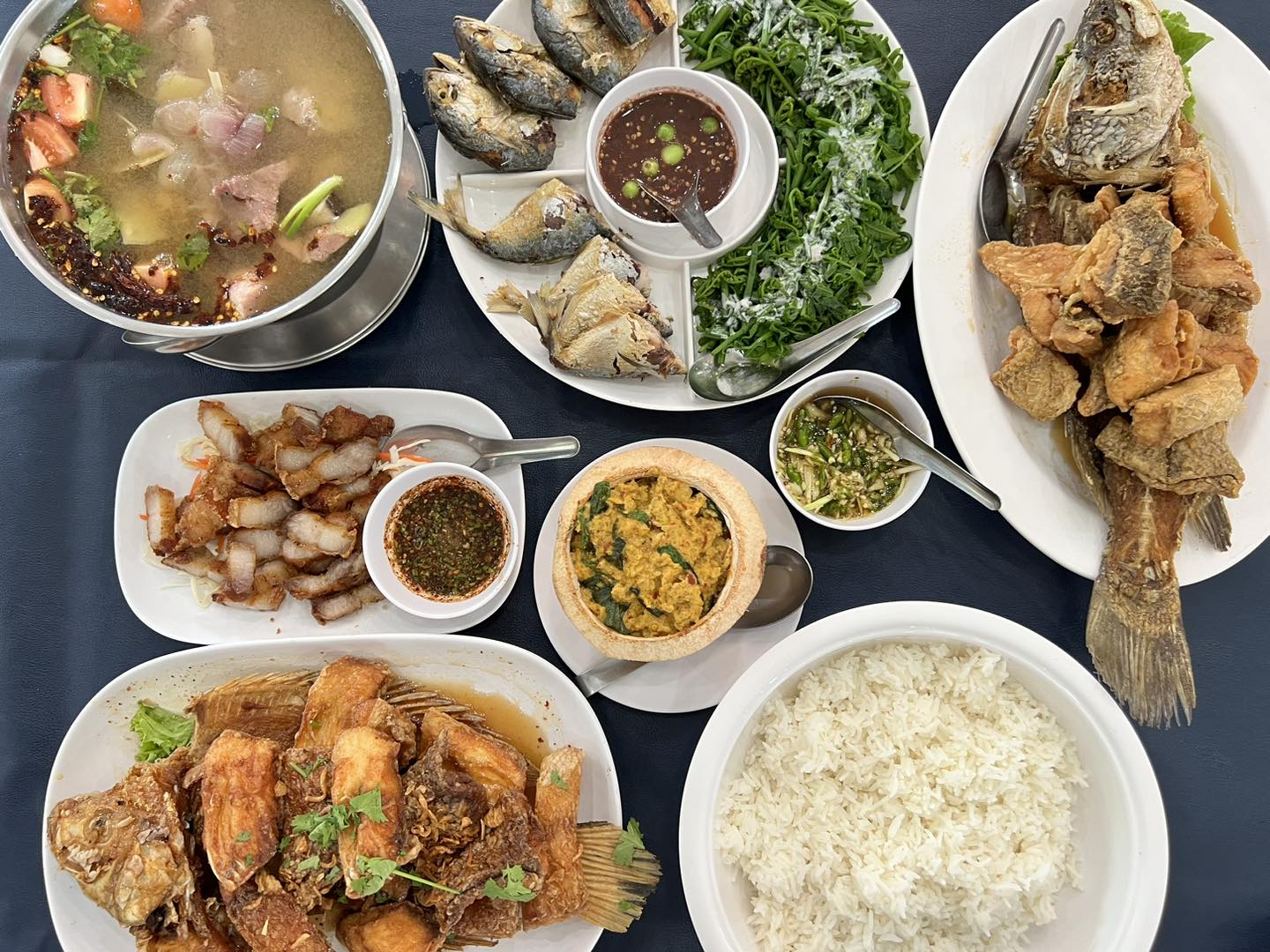 กอบัว, บ้านอาหารไทย, บ้านบัว, บ้านรั้วไม้ Cuisine &amp; Cafe, ครัวหอมมันปู, ร้านไหน อุทยานหินเขางู ราชบุรี, สวนอาหาร รางตาล, Pakmud แซ่บหมูทะ, สาขาโพธาราม, ถึงพริกถึงขิง, มะม่วงคู่, เนื้อต้มบ้านสิงห์ เจ๊ติ๋ม, โกรกแดง, ชุมทางของอร่อย, Mainichi365, Octospider restaurant, Lim cafe Photaram, ครัวตะนาวศรี สวนผึ้ง ราชบุรี, อาตี๋โกปี๊, โอปอชิฟฟ่อนเค้ก, ก๋วยเตี๋ยวปลาแม่กลอง, ติ๋มเค้กมะพร้าวอ่อน, ก๋วยเตี๋ยวโบราณป้าฮวย, โอ่งข้าวโอ่งน้ำ, ครัวม่อนไข่ สวนผึ้ง ราชบุรี, ShabuDo