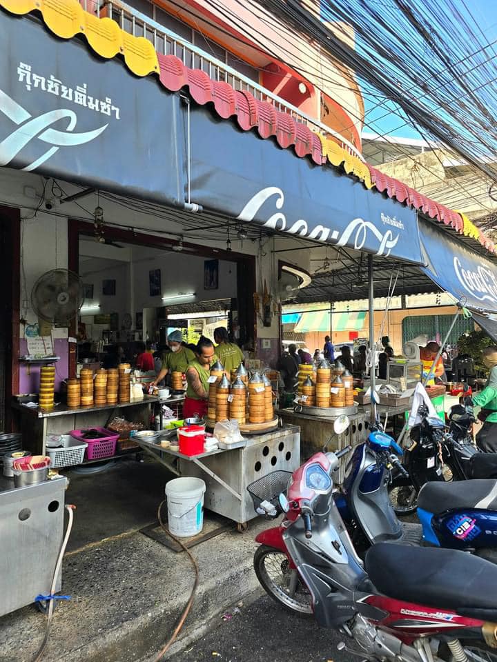 สวนชื่นสุข, Ar Restaurant Hatyai 嗳, ศิริ ต้มเลือดหมูหาดใหญ่, ไก่กรอบพี่เน่, ในรู, กุ๊กชัยติ่มซำ-ก๋วยเตี๋ยวราดหน้าปลากะพง, ร้านใต้ขอย ซอยตัน, กันเอง, หนานหยวน บะหมี่เกี๊ยวกุ้ง, สาขาปุณณกัณฑ์, ป่ายาง, บ้านก้ามปู, โชคดีแต่เตี้ยม บะกุ๊ดเต๋, ไก่ทอดหาดใหญ่มีนา, ร้านราดหน้าโกฉ่อน, ขนมจีนป้าชื่น, Space Bar, ขนมไข่เตาถ่านน้องนิล&amp;คาเฟ่, ข้าวต้มรถแดง