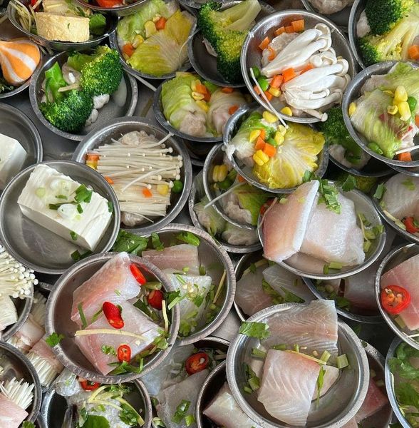 สวนชื่นสุข, Ar Restaurant Hatyai 嗳, ศิริ ต้มเลือดหมูหาดใหญ่, ไก่กรอบพี่เน่, ในรู, กุ๊กชัยติ่มซำ-ก๋วยเตี๋ยวราดหน้าปลากะพง, ร้านใต้ขอย ซอยตัน, กันเอง, หนานหยวน บะหมี่เกี๊ยวกุ้ง, สาขาปุณณกัณฑ์, ป่ายาง, บ้านก้ามปู, โชคดีแต่เตี้ยม บะกุ๊ดเต๋, ไก่ทอดหาดใหญ่มีนา, ร้านราดหน้าโกฉ่อน, ขนมจีนป้าชื่น, Space Bar, ขนมไข่เตาถ่านน้องนิล&amp;คาเฟ่, ข้าวต้มรถแดง