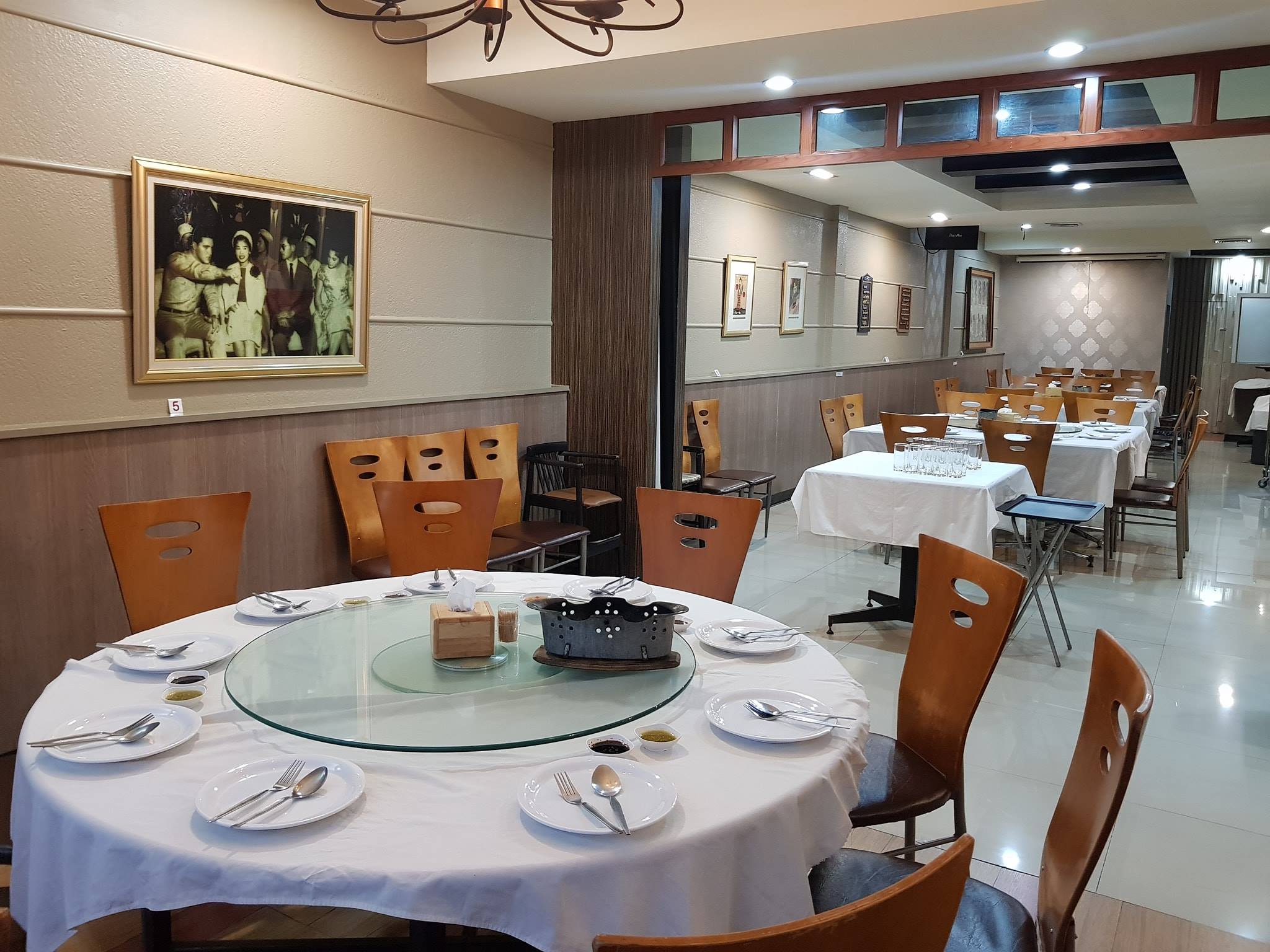 สวนชื่นสุข, Ar Restaurant Hatyai 嗳, ศิริ ต้มเลือดหมูหาดใหญ่, ไก่กรอบพี่เน่, ในรู, กุ๊กชัยติ่มซำ-ก๋วยเตี๋ยวราดหน้าปลากะพง, ร้านใต้ขอย ซอยตัน, กันเอง, หนานหยวน บะหมี่เกี๊ยวกุ้ง, สาขาปุณณกัณฑ์, ป่ายาง, บ้านก้ามปู, โชคดีแต่เตี้ยม บะกุ๊ดเต๋, ไก่ทอดหาดใหญ่มีนา, ร้านราดหน้าโกฉ่อน, ขนมจีนป้าชื่น, Space Bar, ขนมไข่เตาถ่านน้องนิล&amp;คาเฟ่, ข้าวต้มรถแดง