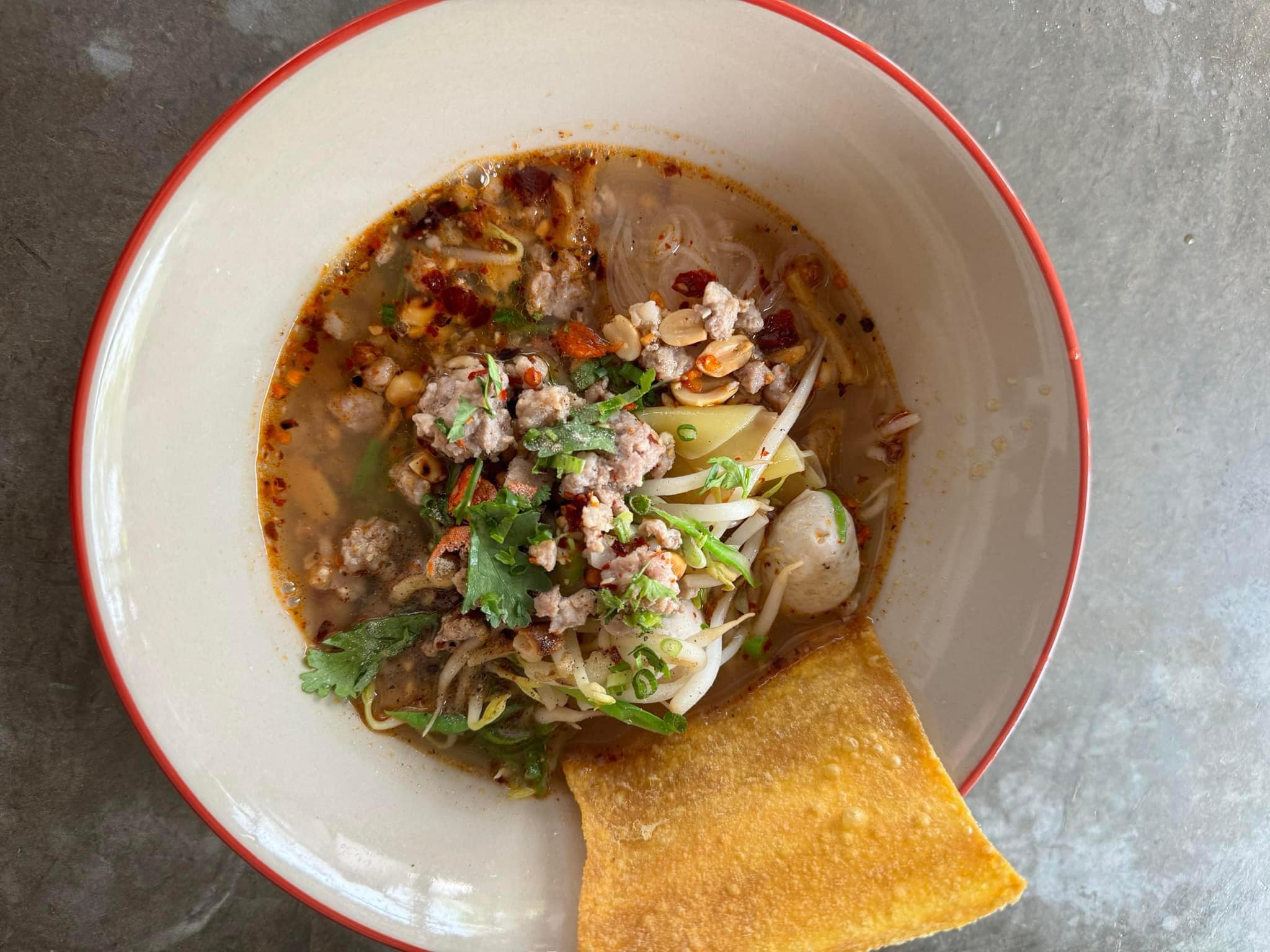 ก๋วยเตี๋ยวเกี๊ยว นายกุลรสนัว, เฮียไช้ ก๋วยเตี๋ยวต้มยำหมูบะช่อ, นัวโภชนา, Maekunkha, ก๋วยเตี๋ยวหมูป้าน้อยดินแดง แฟลต ช.3, ลุงเอสเตี๋ยวหมูต้มยำ, ก๋วยเตี๋ยวต้มยำหมูบะช่อ มาม่าหม้อไฟ เฮียจู๋-ลาดพร้าว71, ก๋วยเตี๋ยวตรอกโรงหมู, ก๋วยเตี๋ยวเอี่ยมน้อย, เจริญเส้น 查龙森, ทีเด็ด ก๋วยเตี๋ยวต้มยำหมูเด้งโบราณ, เป็นหนึ่ง ก๋วยเตี๋ยวต้มยำ เย็นตาโฟ, เล็กใหญ่ ก๋วยเตี๋ยวต้มยำโบราณ, แม่แสตมป์ก๋วยเตี๋ยวต้มยำหมูสับโบราณ, เปลว ก๋วยเตี๋ยวต้มยำ, ก๋วยเตี๋ยวต้มยำกากหมูสูตรโบราณ คลองเตย, ก๋วยเตี๋ยวต้มยำโบราณพ่อสนิท, เตี๋ยวตือ, 2พี่น้อง ก๋วยเตี๋ยวต้มยำ, พะเยาว์ก๋วยเตี๋ยวโบราณ, บ้านบุญรักษาก๋วยเตี๋ยวต้มยำโบราณ, ก๋วยเตี๋ยวต้มยำพันรี, ลุงเอ๋ก๋วยเตี๋ยวต้มยำโบราณ by plerm cup, เจ้าเจ็ด รวมโชค, ปรารีย์ ก๋วยเตี๋ยวต้มยำชามหมูเด้ง, ครัวเส้นแกงร้อน ก๋วยเตี๋ยวต้มยำ&อาหารตามสั่ง, ก๋วยเตี๋ยวหมูต้มยำมะนาวเจ็กพวง, เฮียบิ๊กห้าหม้อ