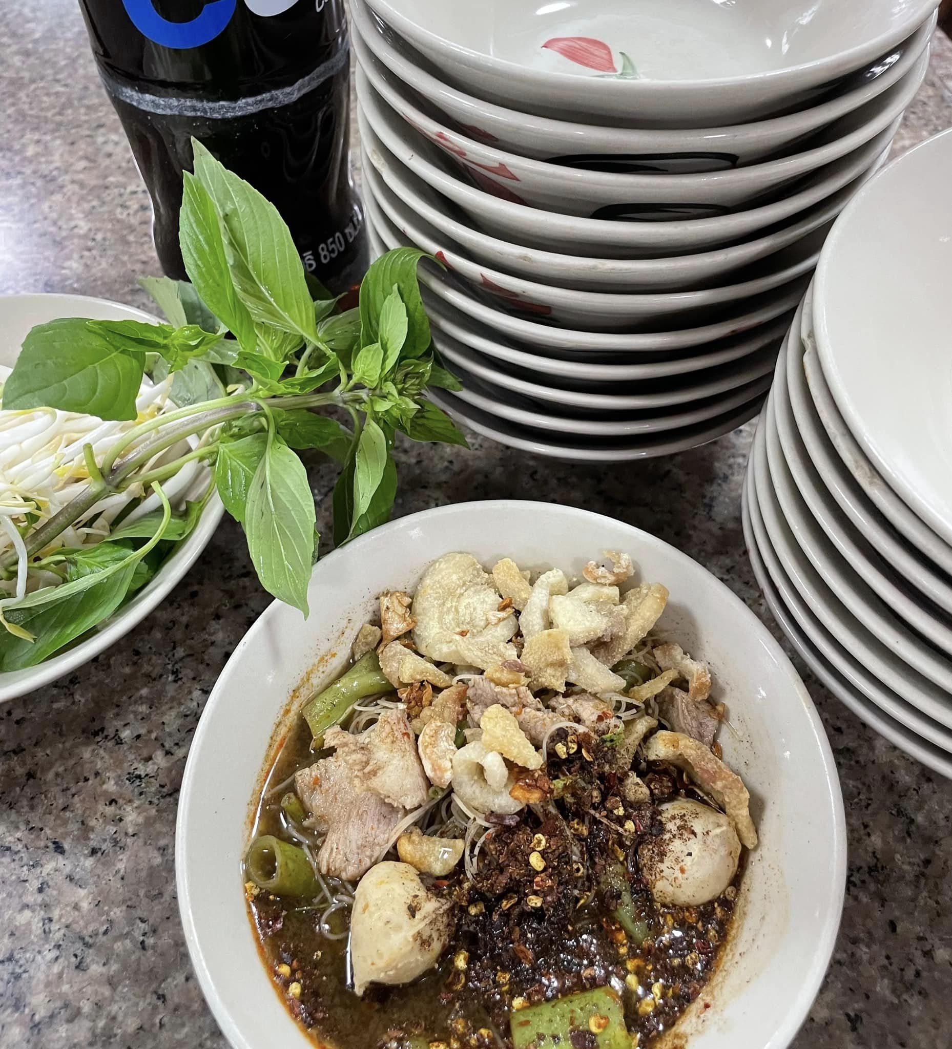 เกาเหลาเนื้อเปื่อยตลาดพลู ต.จันทร์เพ็ญ, กิตติก๋วยเตี๋ยวเป็ด, ราชรสเนื้อตุ๋น, ร้านก๋วยเตี๋ยวเรือป๋ายักษ์, ก๋วยเตี๋ยวเรือ ลำพาย 