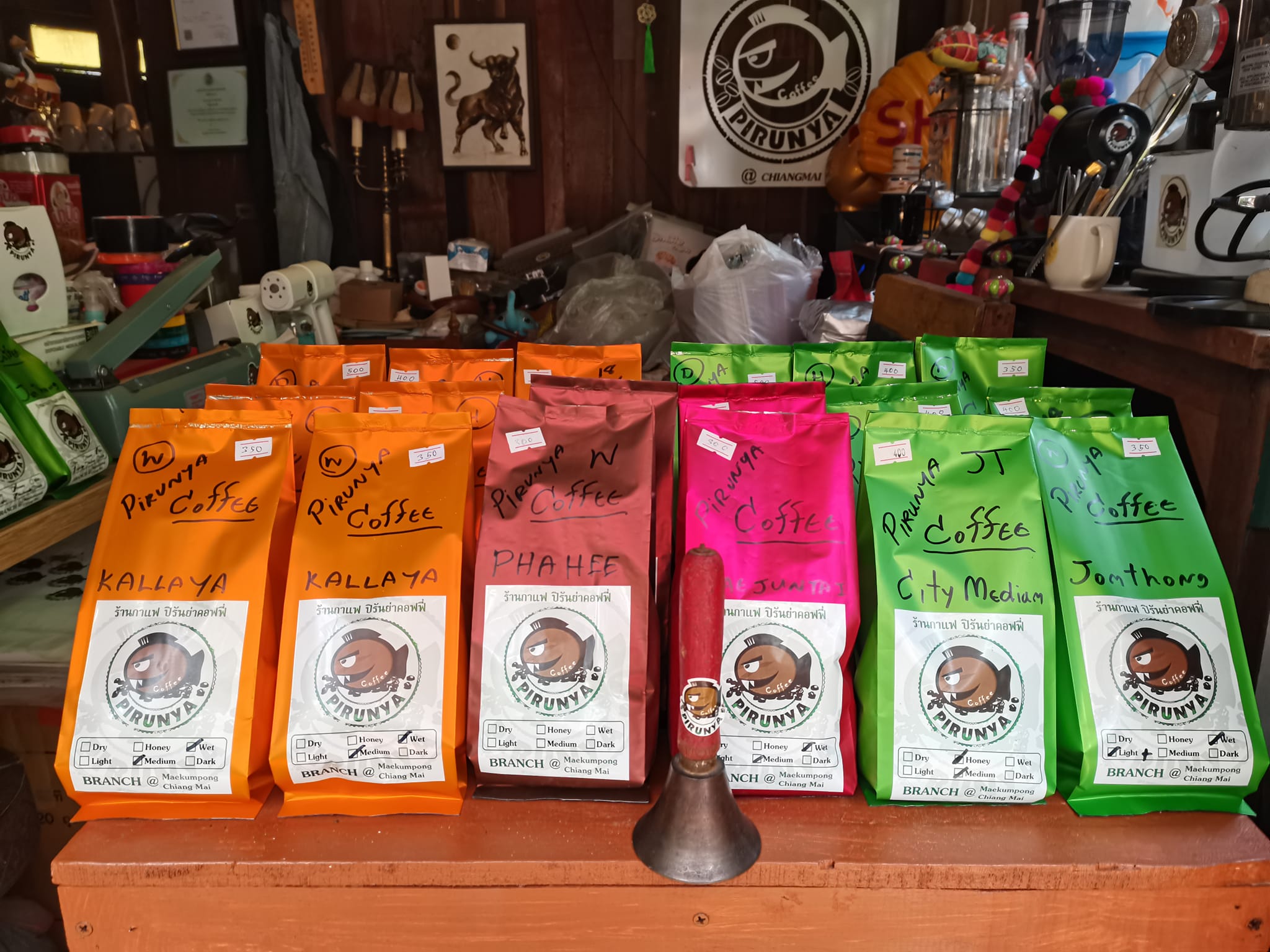 บ้านอิงดาว แม่กำปอง, Ma Du Doi Coffee แม่กำปอง, Teddu Coffee - Baansuphanbhum, ชมนกชมไม้, บ้านพักลุงปุ๊ด &amp; ป้าเป็ง แม่กำปอง, Pirunya Coffee, ร้านกาแฟฮ่อมดอย &amp; อาร์ตแกลเลอรี่ แห่งขุนเขา แม่กำปอง, บ้านหลงเขา แม่กำปอง &amp; ฮักเขา ฟาร์มสเตย์, ระเบียงวิวแม่กำปอง, ณ แม่กำปอง ร้านอาหารแม่กำปอง