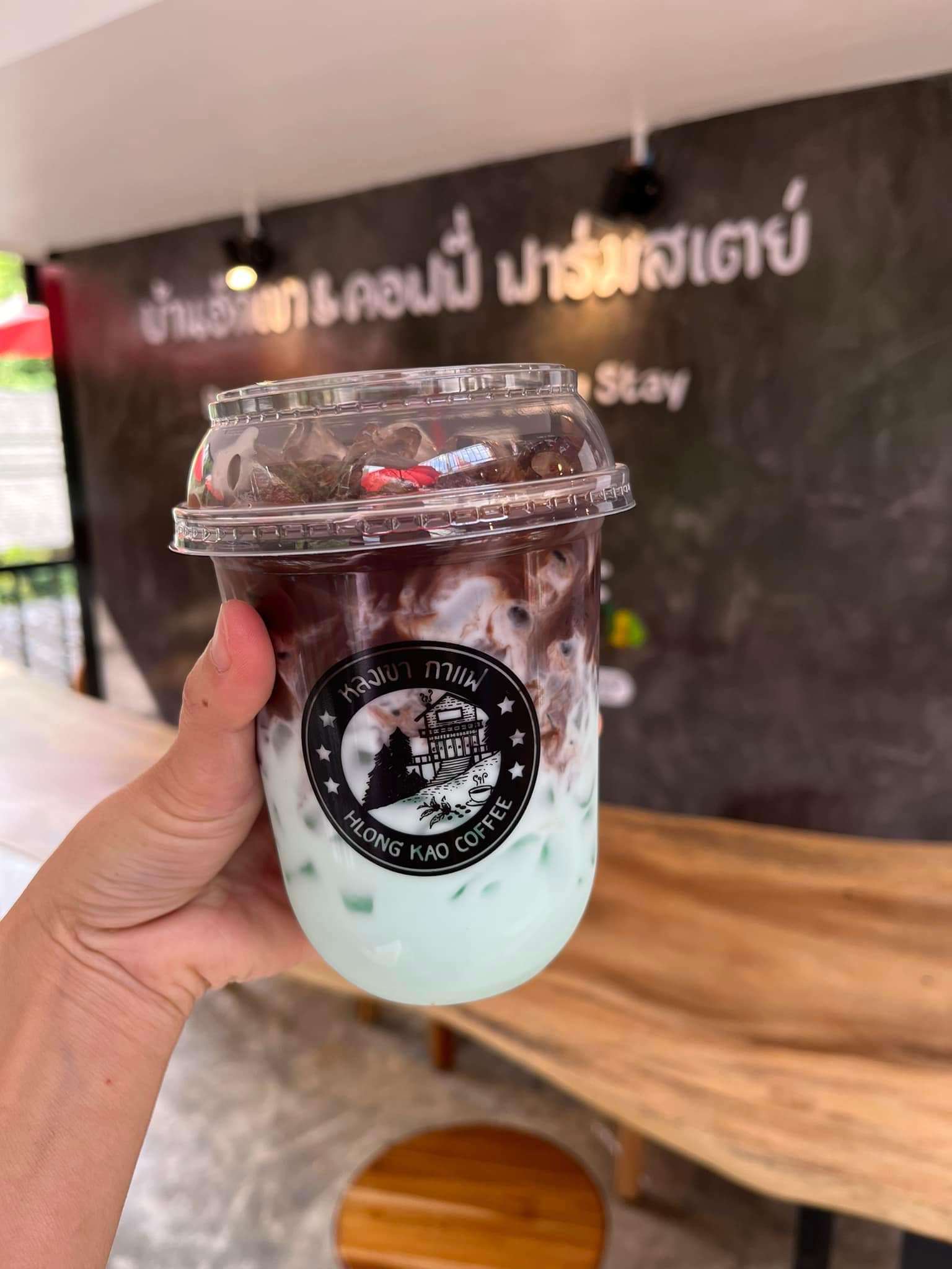 บ้านอิงดาว แม่กำปอง, Ma Du Doi Coffee แม่กำปอง, Teddu Coffee - Baansuphanbhum, ชมนกชมไม้, บ้านพักลุงปุ๊ด &amp; ป้าเป็ง แม่กำปอง, Pirunya Coffee, ร้านกาแฟฮ่อมดอย &amp; อาร์ตแกลเลอรี่ แห่งขุนเขา แม่กำปอง, บ้านหลงเขา แม่กำปอง &amp; ฮักเขา ฟาร์มสเตย์, ระเบียงวิวแม่กำปอง, ณ แม่กำปอง ร้านอาหารแม่กำปอง