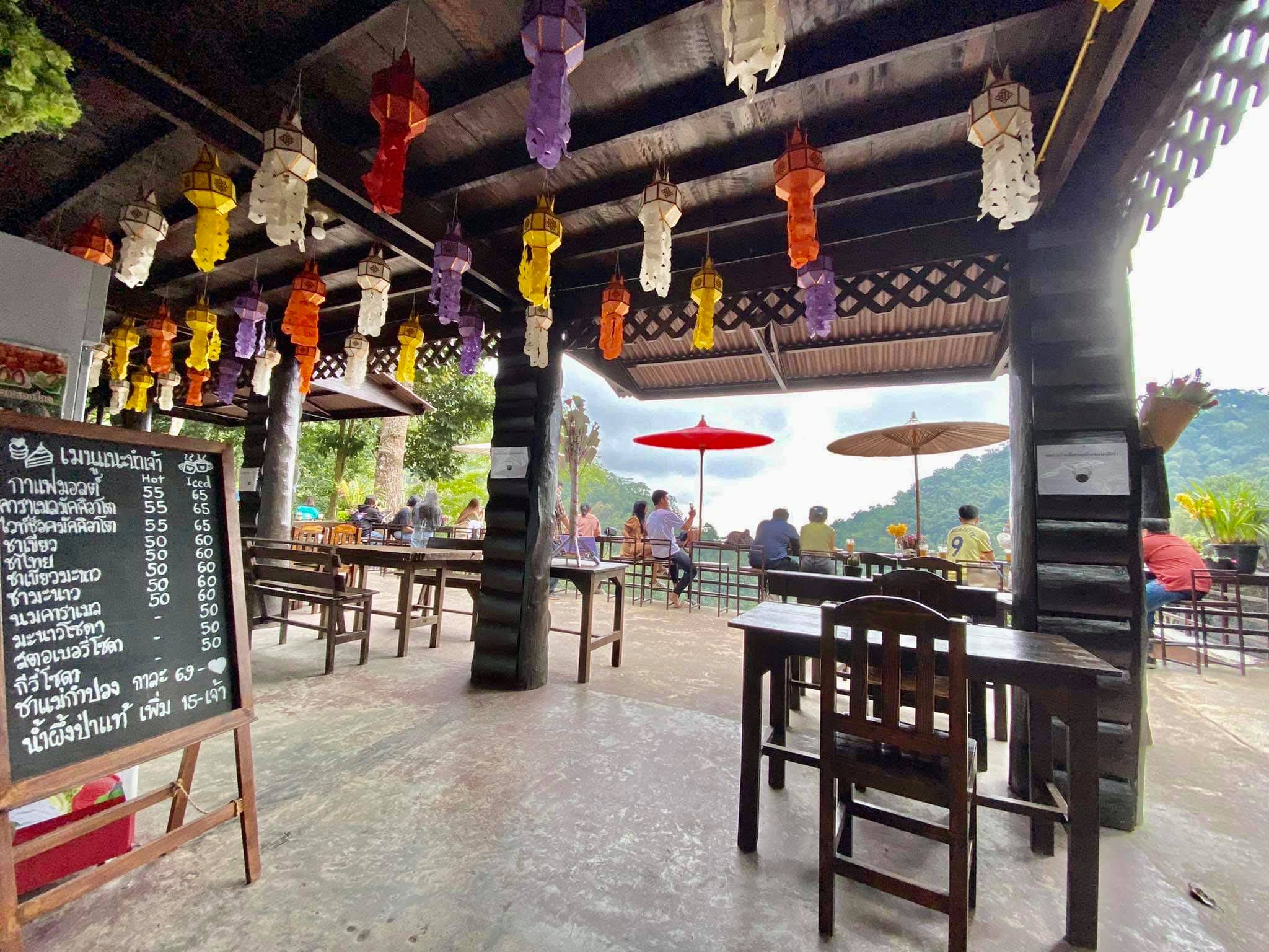 บ้านอิงดาว แม่กำปอง, Ma Du Doi Coffee แม่กำปอง, Teddu Coffee - Baansuphanbhum, ชมนกชมไม้, บ้านพักลุงปุ๊ด &amp; ป้าเป็ง แม่กำปอง, Pirunya Coffee, ร้านกาแฟฮ่อมดอย &amp; อาร์ตแกลเลอรี่ แห่งขุนเขา แม่กำปอง, บ้านหลงเขา แม่กำปอง &amp; ฮักเขา ฟาร์มสเตย์, ระเบียงวิวแม่กำปอง, ณ แม่กำปอง ร้านอาหารแม่กำปอง