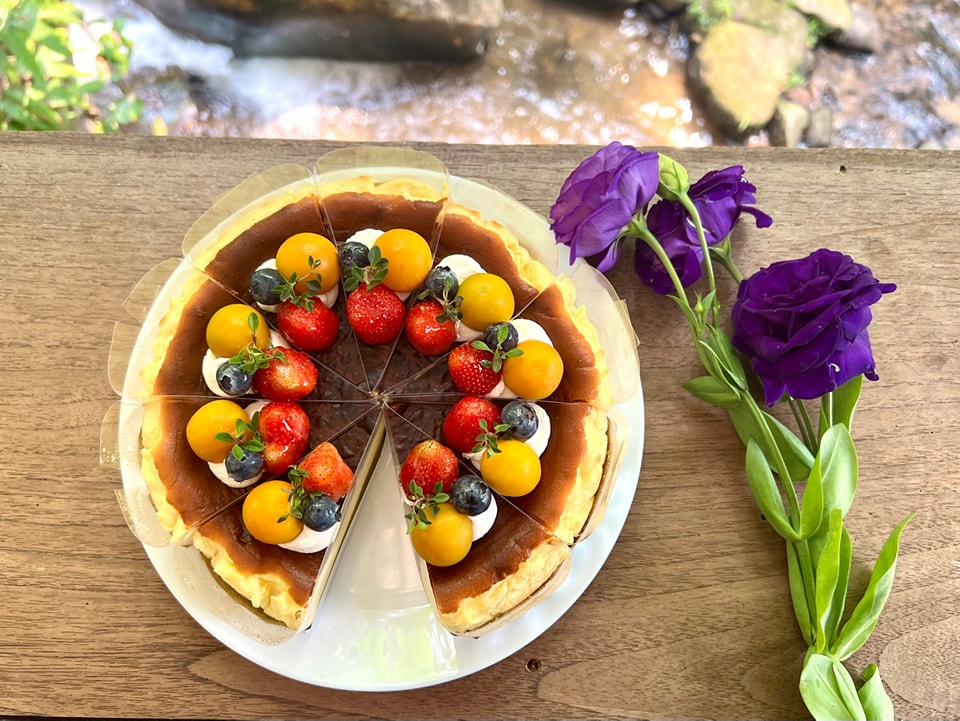 บ้านอิงดาว แม่กำปอง, Ma Du Doi Coffee แม่กำปอง, Teddu Coffee - Baansuphanbhum, ชมนกชมไม้, บ้านพักลุงปุ๊ด &amp; ป้าเป็ง แม่กำปอง, Pirunya Coffee, ร้านกาแฟฮ่อมดอย &amp; อาร์ตแกลเลอรี่ แห่งขุนเขา แม่กำปอง, บ้านหลงเขา แม่กำปอง &amp; ฮักเขา ฟาร์มสเตย์, ระเบียงวิวแม่กำปอง, ณ แม่กำปอง ร้านอาหารแม่กำปอง