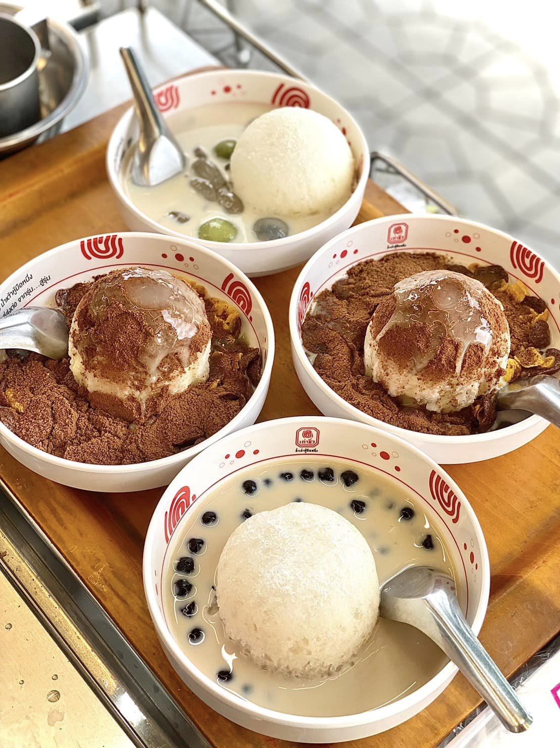 Cypher Gelato, สุกี้จินดา, สาขาลาดพร้าววังหิน, เถ่าชิ่ว น้ำเต้าหู้มือหนึ่ง, เตาถ่าน หมูกระทะ, Unfinished Coffee Roaster, เซี้ยม ก๋วยเตี๋ยวสุโขทัย วังหิน, เครปป้าเฉื่อย, สาขา Plaza Lagoon, เฝอ'54, สาขาลาดพร้าววังหิน 60, ซ้งเป็ดพะโล้, ผัดไทยวังหิน Showปัง, ราดหน้าฟาไฉ, โกวนัน, โกวใหญ่ ก๋วยเตี๋ยวหมูต้มยำ, รัตนา ราชาบะหมี่เกี๊ยวข้าวหมูแดง, ทวีชัยเป็ดพะโล้, กล้วยทอดล้านช้าง, Wood Café, หมูมาไก่ไป, เลิศทิพย์วังหิน, ก๋วยเตี๋ยวต้มยำไข่ลาวา, Buta Shabu, โก โรตีชาชัก ลาดพร้าววังหิน