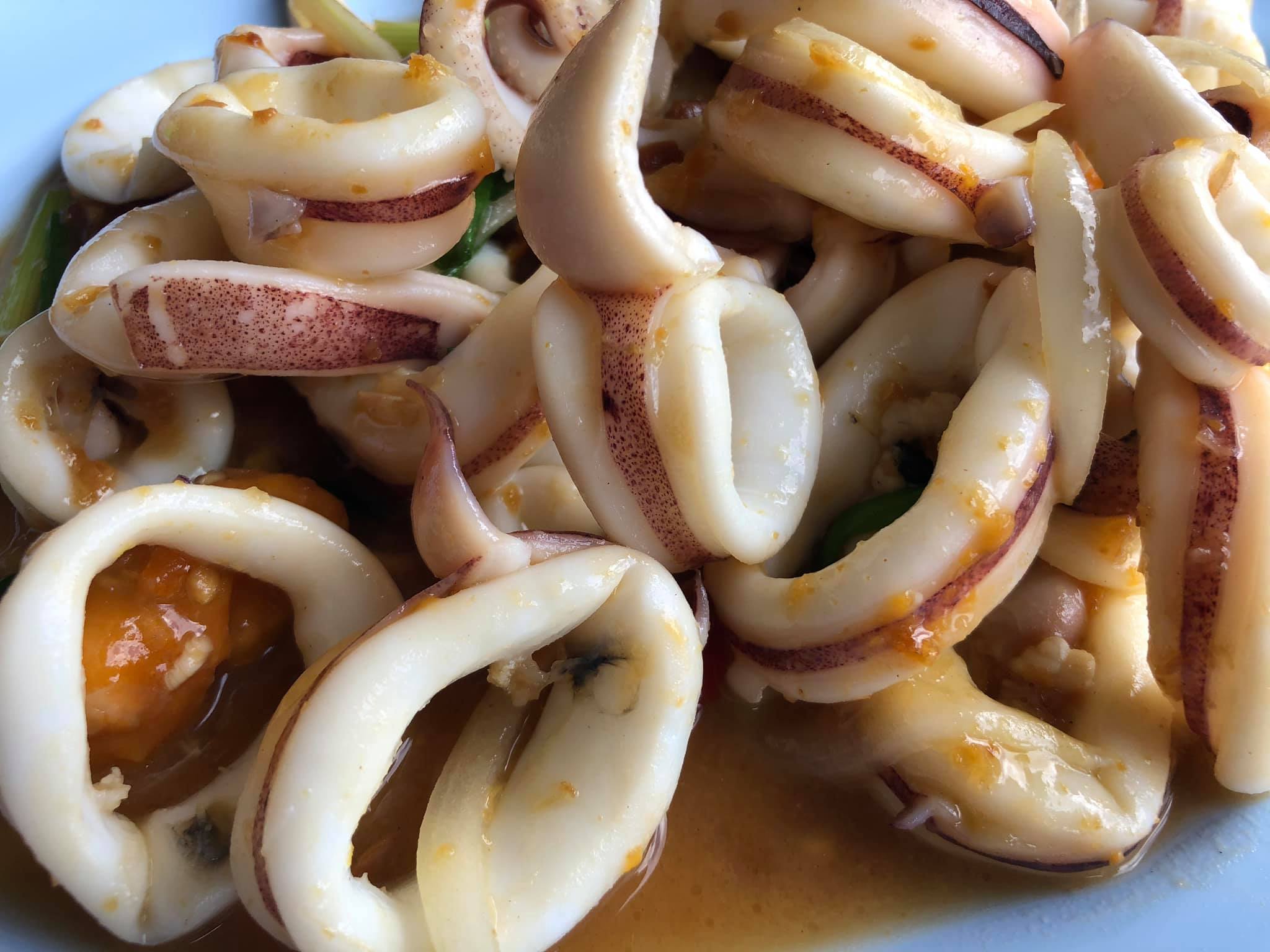 ครัวลุงมันซีฟู้ด, ตั้งฉ่ายซีฟู้ด, บ้านไร่น้ำอิง, พรทะเลซีฟู้ด, ศิริกัญญาซีฟู๊ด, ผึ้งทะเลเผา เบอร์ 9, ครัวป้ายืนซีฟู้ด, นู๋ยาซีฟู้ดชะอำ, ครัวเม็ดทราย, บ้านครัวทะเล, ครัวห้วยทราย, Platoo Restaurant, ครัวป้าเฉลียว, ร้านครัวพี่เปี๊ยก บางควาย