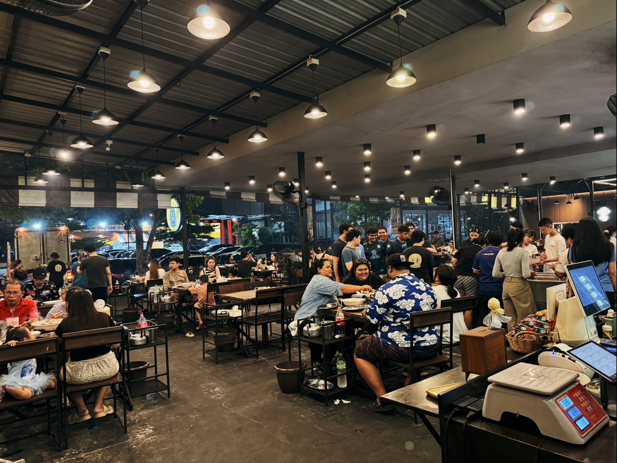 คุณภัฐหมูกะทะ, รักเขาหลงเขา หมูกระทะ, จ่า หมูกระทะ สาขา ซอยอุดมเดช, สานฝัน หมูกระทะ, อร่อยเต็ม 10 หมูกระทะ ชาบู, บังโก๊ะหมูกระทะชั่งโล, แก้มตุ่ย8 หมูกระทะ, หจก.หมูกระทะ, AK หมูกระทะชั่งกิโล สุขสวัสดิ์26