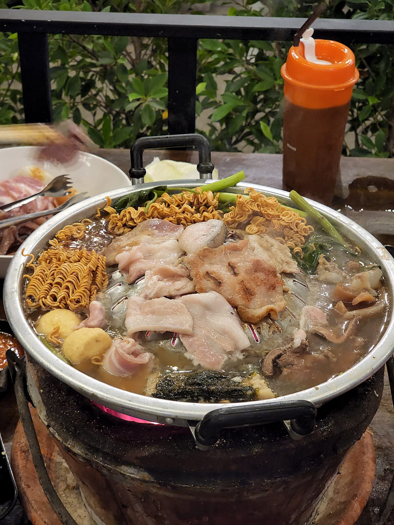 คุณภัฐหมูกะทะ, รักเขาหลงเขา หมูกระทะ, จ่า หมูกระทะ สาขา ซอยอุดมเดช, สานฝัน หมูกระทะ, อร่อยเต็ม 10 หมูกระทะ ชาบู, บังโก๊ะหมูกระทะชั่งโล, แก้มตุ่ย8 หมูกระทะ, หจก.หมูกระทะ, AK หมูกระทะชั่งกิโล สุขสวัสดิ์26