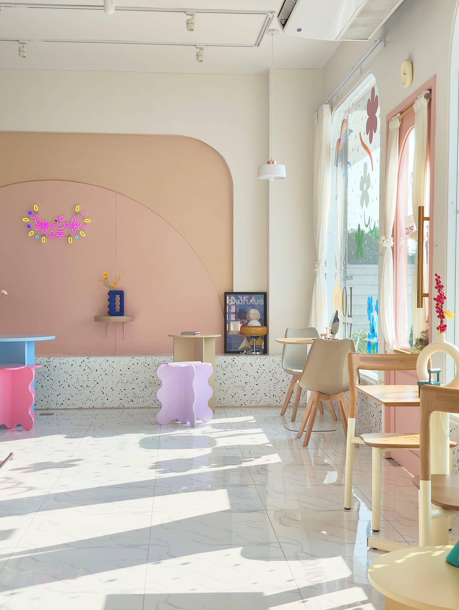 Autumn haus, YOJU Cafe, Lemon Me Farm, STARTCafé, Lot no.8 cafe, 23 cafe and bistro, STAY WITH TREE cafe, April Flavors cafe, Destiny cafe', บ้านปายนา, DUBUA CAFE, House of Chandra - เสน่ห์จันทน์ , 11 Elephant Dessert Cafe, Hangar Cafe', Merce Cafe & Restaurant, Ton Khao Terrace, O2 Kaffee & Bistro, Pomelo Cafe, Little tree, Chinu Coffee