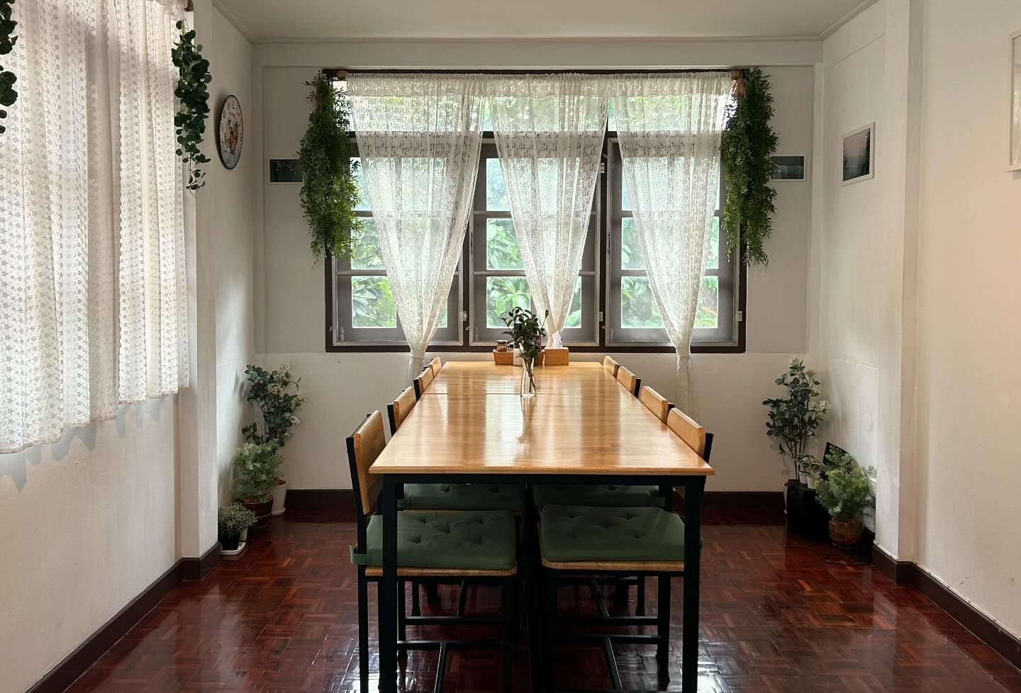 Pizzeria Limoncello, เชฟถนอม, กลมกล่อม BY CHEF AKE, Ciao Pizza, Pizza Aroy, Pizza Massilia, Grazie Pizzeria, The Garden Dough, Lanta Pizzeria, Mama Dolores, PizzaPazza, Dressage Horse Café, Pizzazo, Shelter Pizza พิซซ่าเตาถ่าน