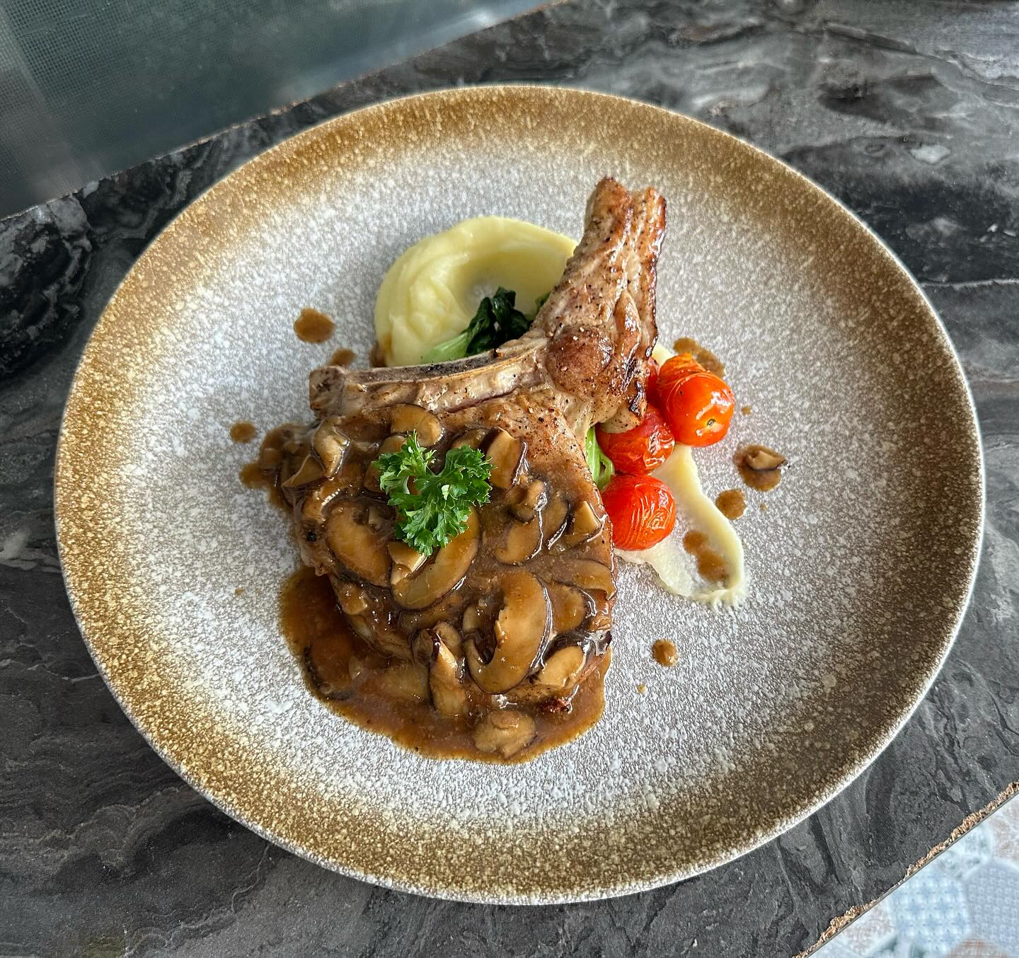 Pizzeria Limoncello, เชฟถนอม, กลมกล่อม BY CHEF AKE, Ciao Pizza, Pizza Aroy, Pizza Massilia, Grazie Pizzeria, The Garden Dough, Lanta Pizzeria, Mama Dolores, PizzaPazza, Dressage Horse Café, Pizzazo, Shelter Pizza พิซซ่าเตาถ่าน