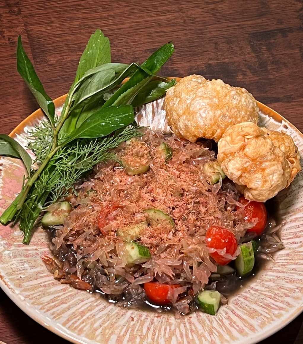 ล้าน เหนือ-น่าน อาหารเหนือ, เนื้อเหนือ Neua.Neur.Bkk, ต๋องเต็มโต๊ะ, สาขาพุทธมณฑล สาย 2, อองตอง ข้าวซอย, ละอ่อน น้ำเงี้ยว อาหารเหนือ, เฮือนลำพูน, รัชดาอาหารเหนือ, ร้านลำแต๊ๆ อาหารพื้นเมือง, ข้าวซอยลำดวนฟ้าฮ่ามเชียงใหม่, สาขาวิภาวดีรังสิต 58, หอมด่วน, ต๊ะต่อนยอน, Cr. ภาพทั้งหมดจาก Facebook ต๊ะต่อนยอน อาหารเหนือ, ฮ้านจาวเหนือ, ต๋องเหนือ Express, ข้าวซอยเชียงใหม่ ตรงข้ามกรมศุลกากร, ครัวเจียงใหม่, ครัวมะแข่น, กาดหลวง มินิ