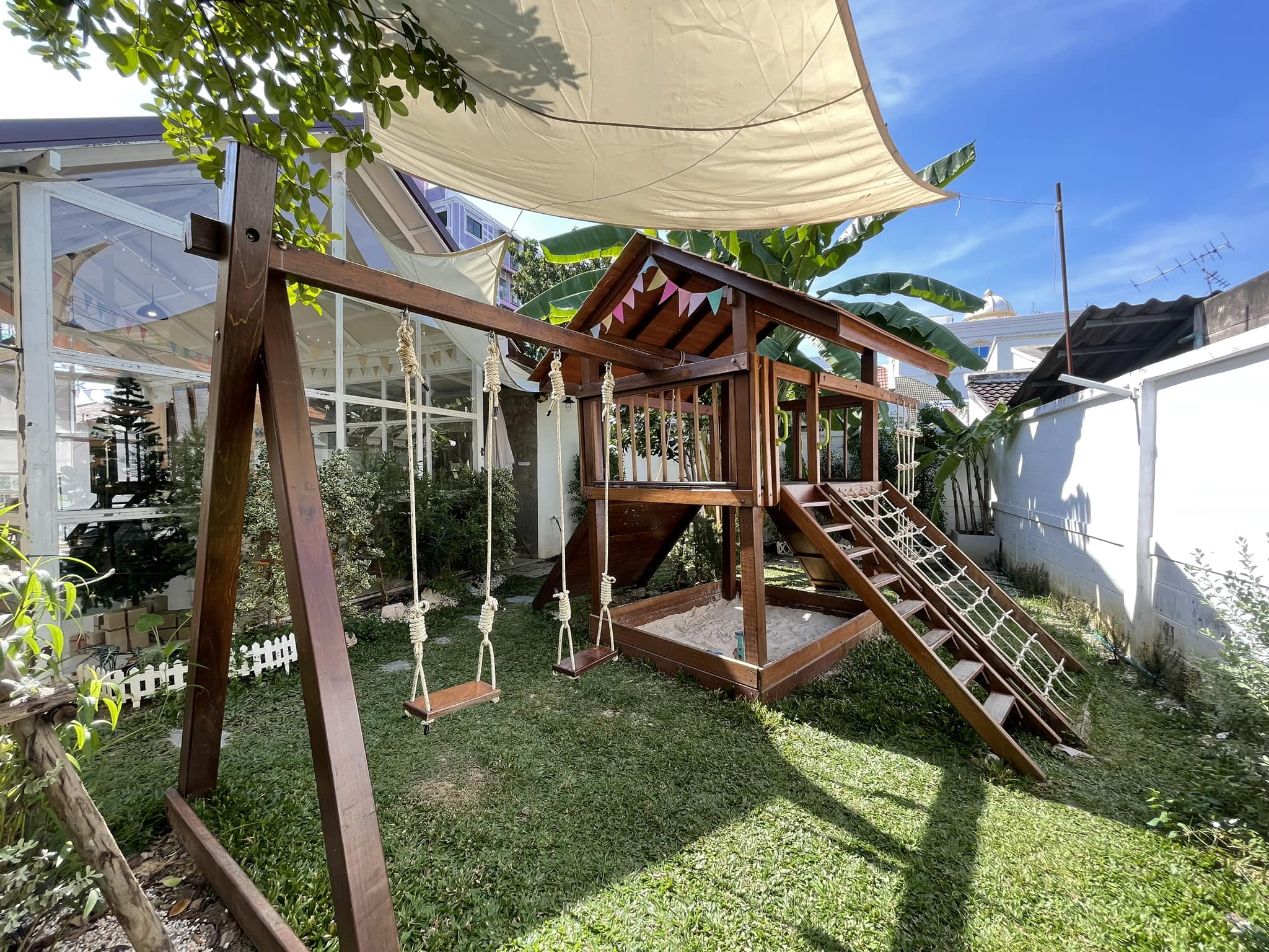 Kiddies’ House, ม้าก้านกล้วย คิดส์คาเฟ่, Little sheep kids cafe, Kickinkids, Moana Cafe, Organika Cafe and Play, Little Barn Kids Cafe, Pumpkin Art Town, DUBUA CAFE, FARM LUCK, Dressage Horse Café, Buttercup, Mari go round