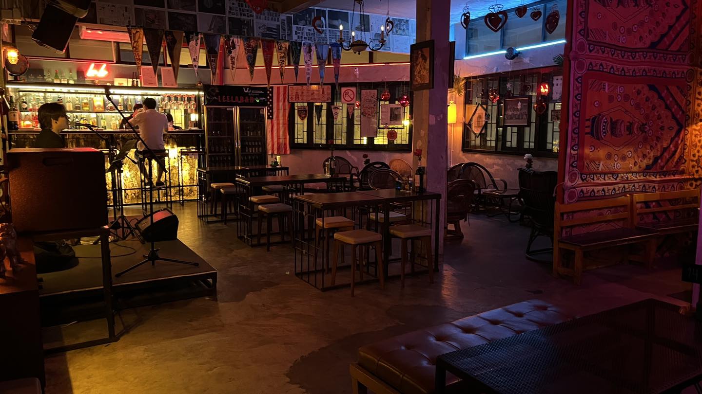 Level 50 by SEE FAH, Sanay Rooftop Bar, Cosmo Bar Bkk, Flashback Rooftop Bar, Dumbo BKK, Wallflowers Cafe, LeeLa Bar, 342 Bar, Peak-A-Boo Bar, SwingBar