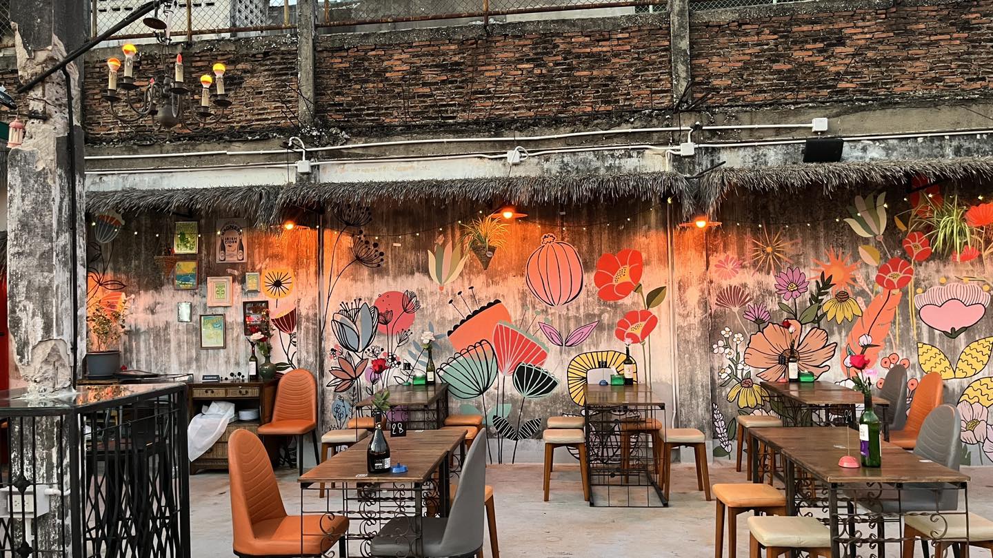 Level 50 by SEE FAH, Sanay Rooftop Bar, Cosmo Bar Bkk, Flashback Rooftop Bar, Dumbo BKK, Wallflowers Cafe, LeeLa Bar, 342 Bar, Peak-A-Boo Bar, SwingBar