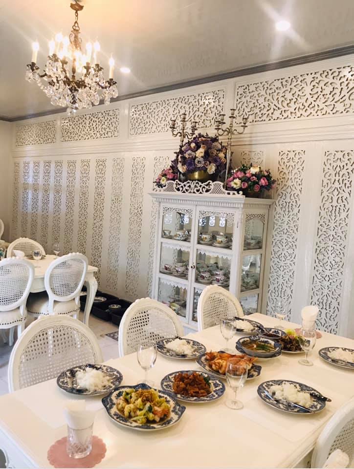 ร้านอ้นส้มตำปูม้า, ไผ่ขวาง, Zaab Station, เอมโอช by The Story, ครัวกางนา, คุ้มขวัญเจ้าเอย, ร้านบ้านเด, กุ่ยหมง, สวนอาหารเบญจรงค์ สุพรรณบุรี, ขัวะ, ลายน้ำ, มุมสบายครัวริมคลอง, ข้าวต้มโกเฑียร, นพรัตน์ ภัตตาคาร, กุ้งเป็น (เจ๊เน้ย), ขนาบน้ำสุพรรณบุรี and mellow, เรือนแพ (ครัวสุพรรณ) &amp; รีสอร์ท, ริมคลองเฮ้าส์, สุรชัยปลาเผา บึงไผ่แขก, Taiheiyo sushi suphanburi