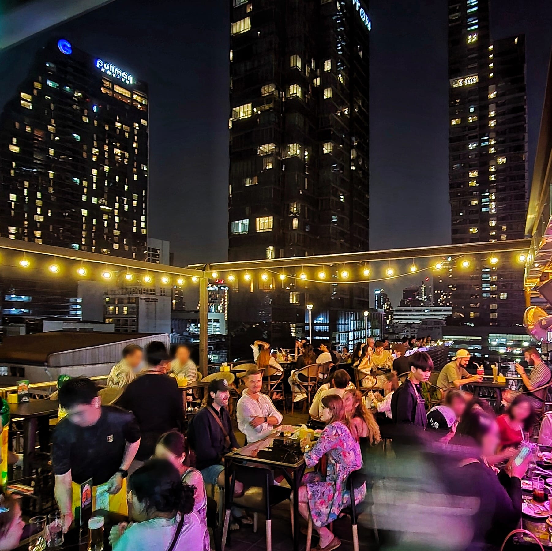 Level 50 by SEE FAH, Sanay Rooftop Bar, Cosmo Bar Bkk, Flashback Rooftop Bar, Dumbo BKK, Wallflowers Cafe, LeeLa Bar, 342 Bar, Peak-A-Boo Bar, SwingBar