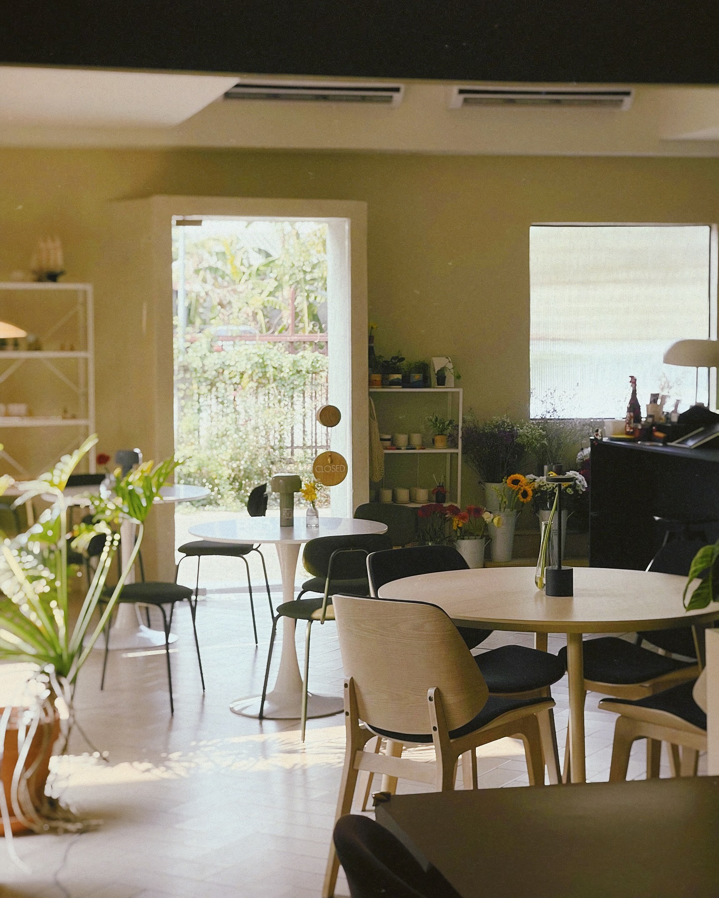 Treespresso cafe, Vigie Sist Café, Aki Choux Cream, Polaris Sunrise Café, MOJI Pool.Villa.icecream, MYTH OVEN, KonJohn coffee slowbar, Eleven Pillar Site, Home’S, Koffandthings.th, Playworks.cafeart, Tree of Life Cafe, Kramfeine, Millilit Cafe, TOMATO.cafe.cnx, MITTE MITTE, Soul Café mju, ZOHNG Coffee, ALSO cafe, Coffee Ngeggee, Graincafe.cnx, Later on cafe, สุขพอดี, FERN FOREST CAFÉ, Forest Bake, ภูฟิน, CHEEVIT CHEEVA, GoodVibes Cafe-Cnx, Chic 39, Zombie Café, Ristr8to, Neo Cafe', ชมนกชมไม้, เก้าคาเฟ่ นิมมาน