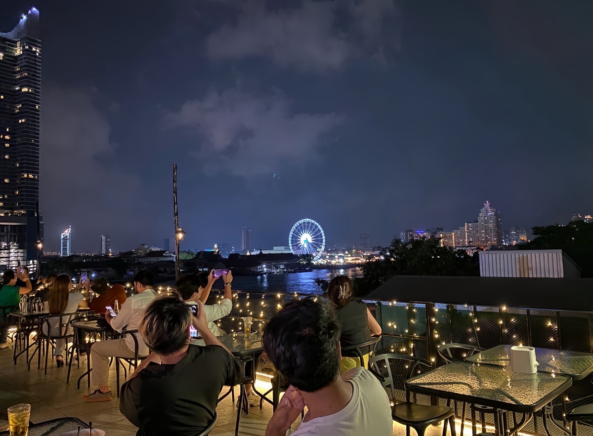 Level 50 by SEE FAH, Sanay Rooftop Bar, Cosmo Bar Bkk, Flashback Rooftop Bar, Dumbo BKK, Wallflowers Cafe, LeeLa Bar, 342 Bar, Peak-A-Boo Bar, SwingBar