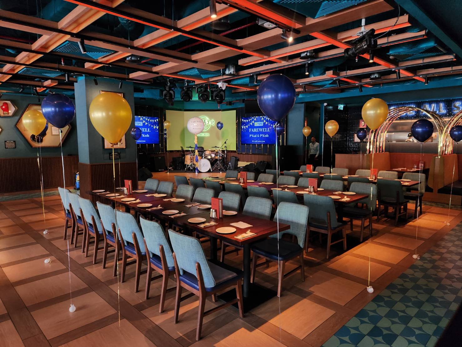 RARIN : BKK Riverside Venue, บ้านเอกเขนก ชัยพฤกษ์, The local Restaurant, Waterside Karaoke Restaurant, พหลวิว, River Wine Karaoke Restaurant, Green Bar and Restaurant, Chocolate Ville, Hard Rock Cafe Bangkok