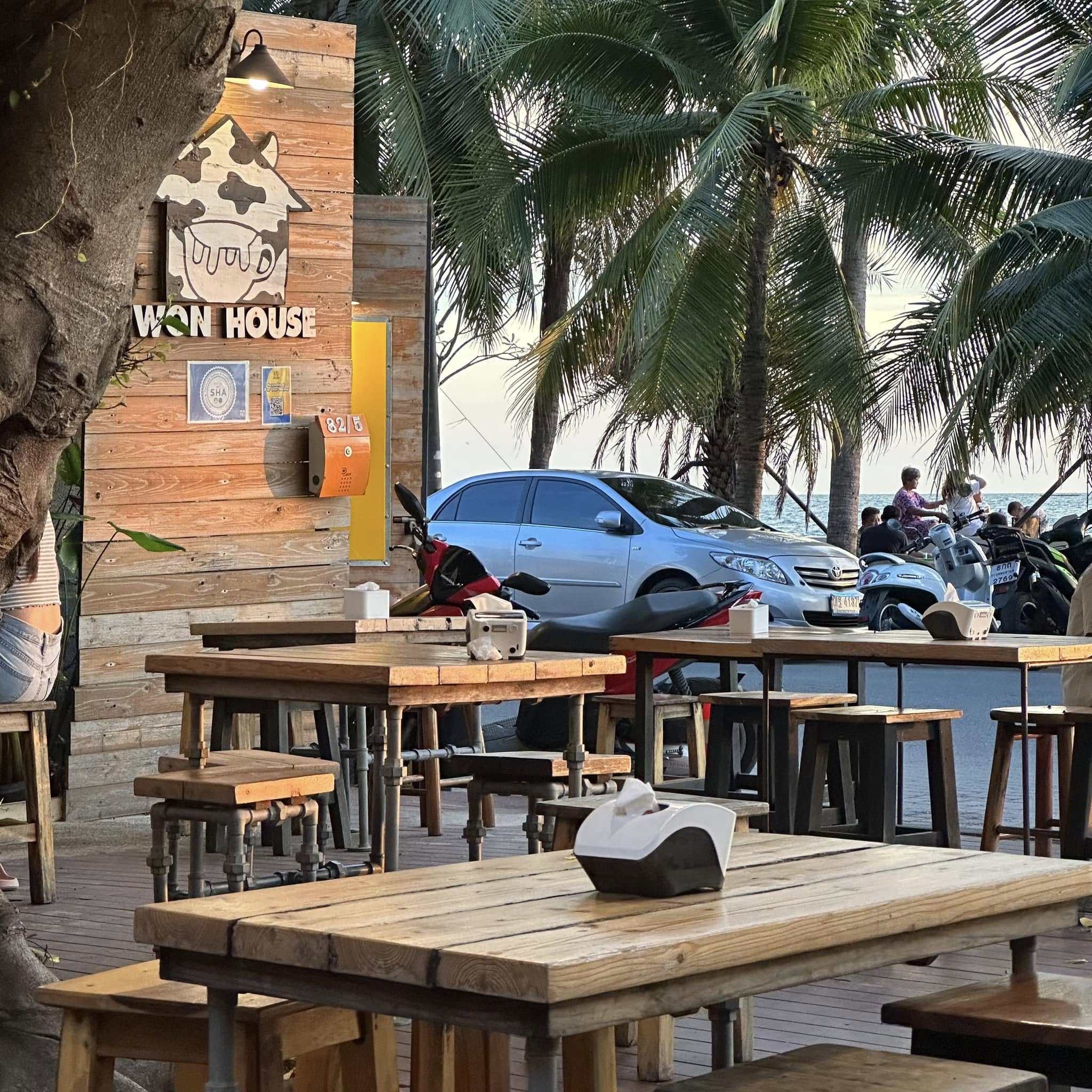 Way Coffee House, Piccolo BangSaen, Peaceful Cafe, Artory.cafe.crafts, Cubbie ‘s, To Die For Coffee, U Cafe &amp; Bakery, A blank coffee, Coffee Train, WON HOUSE, Standtall Coffee, Small House Coffee 