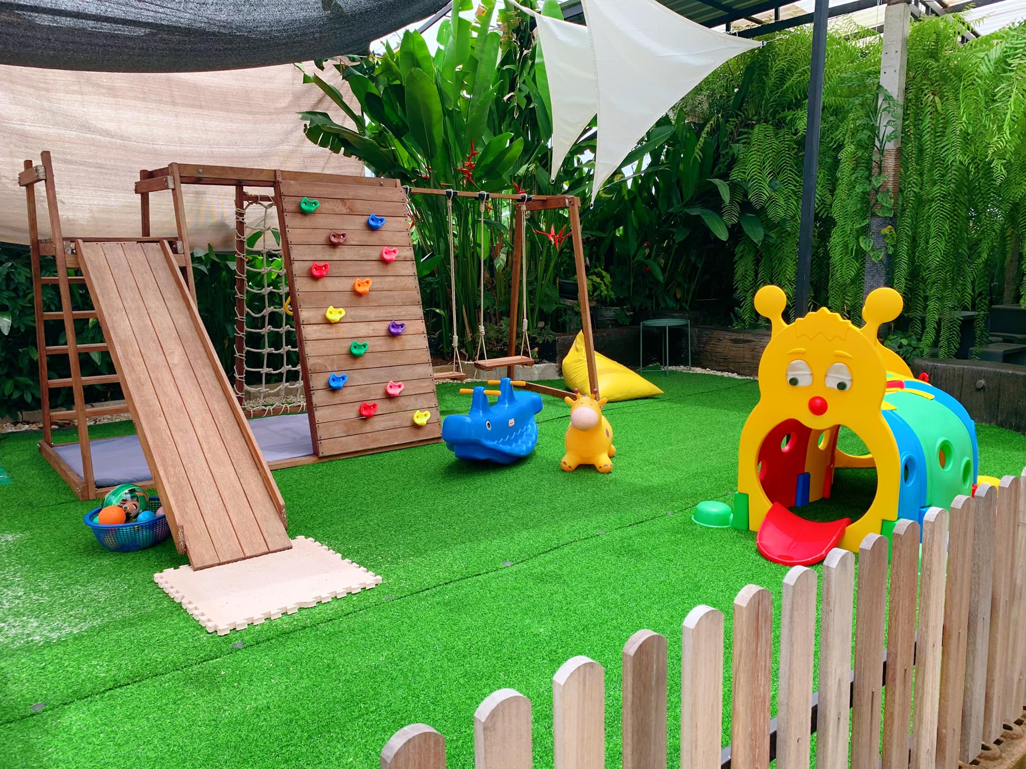 Mixirista Lampang, TIN’N, Wooden House Cafe', Karpenter cafe&amp;bake, Secret Garden Cafe, บ้านนอกคาเฟ่, Kin Cafe' Lampang, ณ หิรัญ คาเฟ่, Himwang Café, ไอหย๋า ปังนม, Dezato Cafe, อาร์มแชร์ คาเฟ่, โก๋กาแฟ ธรรมดาเป็นพิเศษ, Nalalin Home Cafe-Lampang, NOP Cafe&amp;Bistro, ก๋างต้ง, Moungngwezin