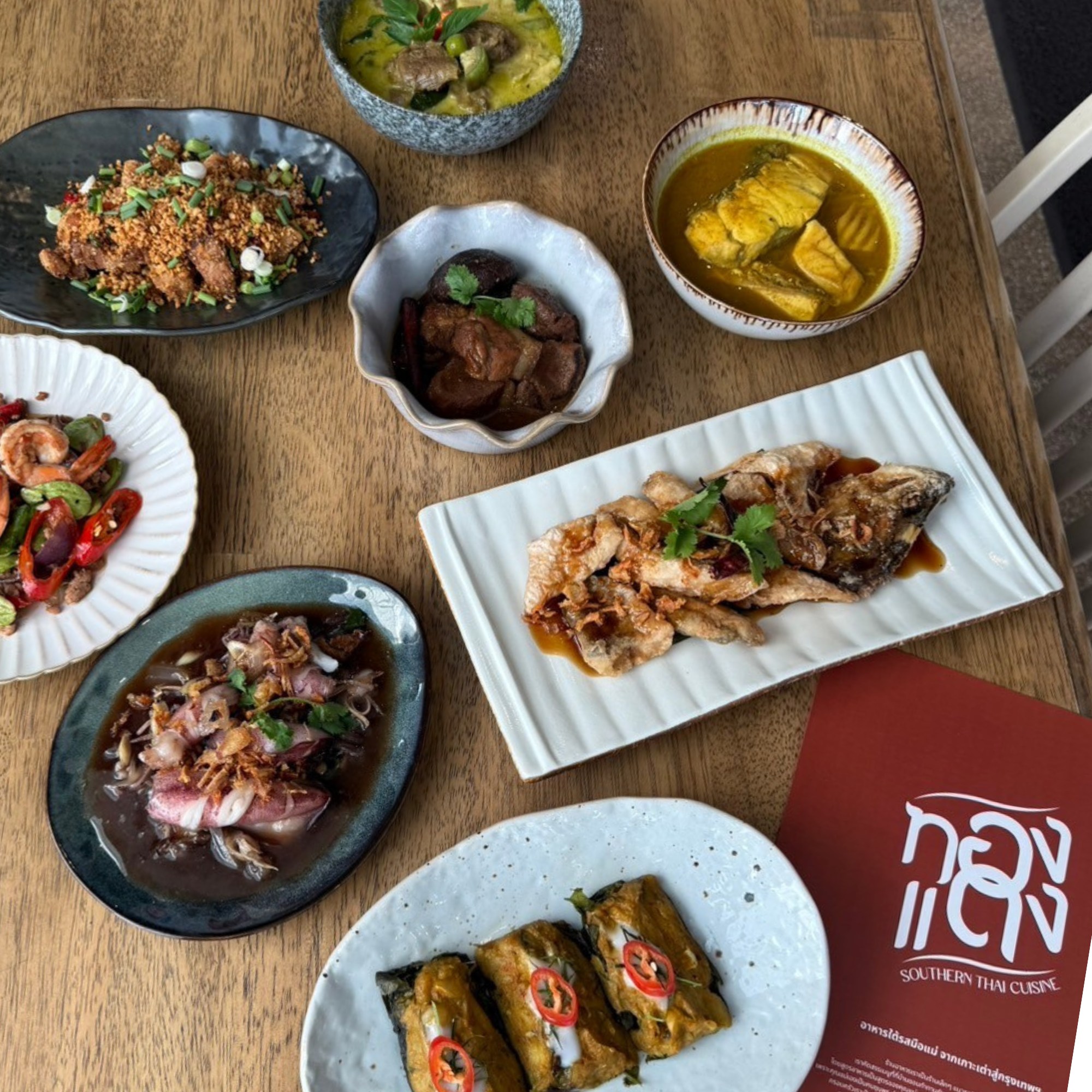 ครัวจำแลง แปลงกาย, ยุ้งข้าวหอม, ขมิ้น Camin Cuisine &amp; Cafe, สาขาอารีย์, ละมุนลิ้น โฮม คิทเช่น, ภูเก็จ, Bistro Palette, Aim.Bangkok, บ้านสะใภ้ใต้, ครัวข้าวหอม แกงปักษ์ใต้, บ้านไอซ์, Paknang.bkk, คุ้น•เคย Eatery, Cafe &amp; Bar, ครัวรสนคร, ครัวคุณอิ้น, สาขาเลียบทางด่วนรามอินทรา, ครัวปากพนัง (อาหารปักษ์ใต้), ปรายระย้า, เรือนแม่หลุย, มัลลิกา ชุมพร อาหารปักษ์ใต้