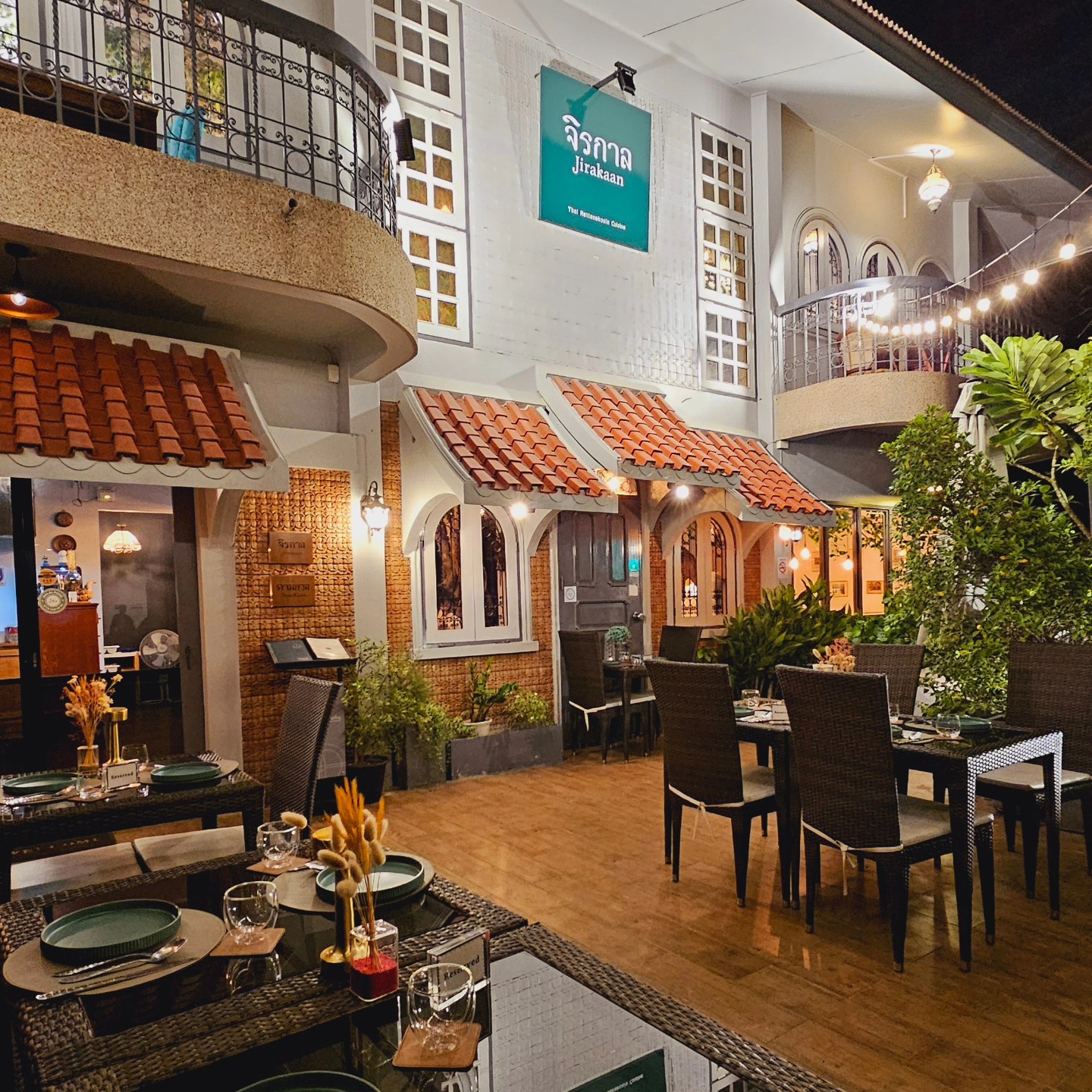 ครัวจำแลง แปลงกาย, ศรีตราด, Jirakaan Restaurant, เสวยซีฟู้ด, เรือนมัลลิการ์, ต้นเครื่อง, บ้านไอซ์, Gedhawa เก็ดถะหวา, Cr. ภาพทั้งหมดจาก Facebook Gedhawa Sukhumvit33, Madam Saranair มาดามสาระแหน่, ตะลิงปลิง สุขุมวิท 34, แสนสำราญที่แสนแสบ