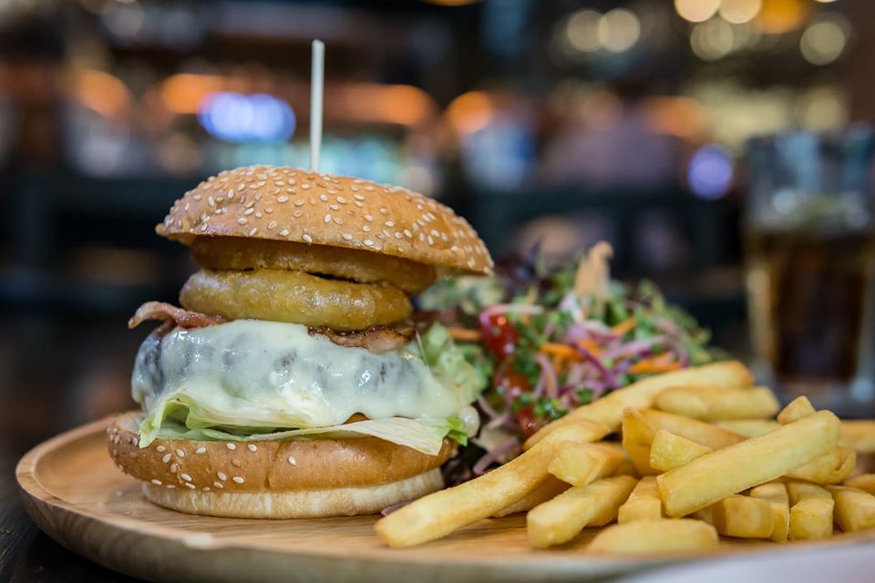 Pachi Bangkok, AINU Bar, Beer Belly Bkk, Cardroom BKK, She Bar, Rabbit Hole, Ekamai Beer House, SOHO BKK, Thonglor Yokocho トンロー横丁, Nowhere (โนแวร์), Another Round, HEAP Cafe' &amp; Restaurant