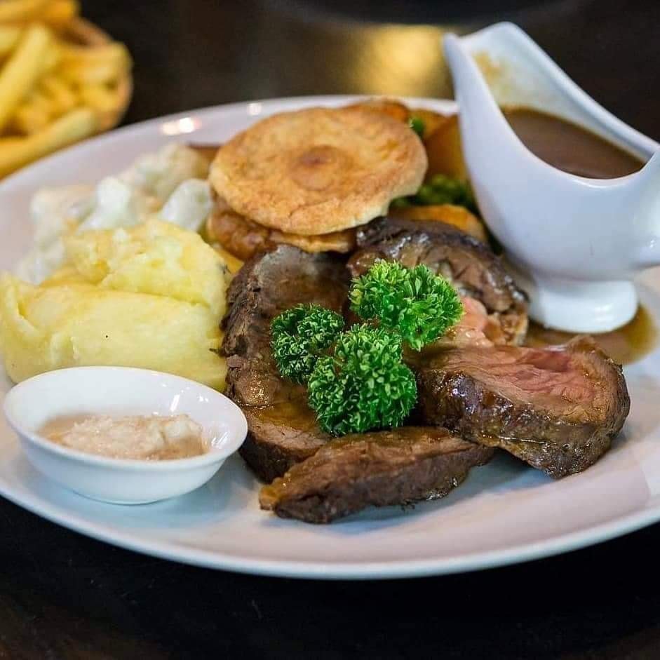 Pachi Bangkok, AINU Bar, Beer Belly Bkk, Cardroom BKK, She Bar, Rabbit Hole, Ekamai Beer House, SOHO BKK, Thonglor Yokocho トンロー横丁, Nowhere (โนแวร์), Another Round, HEAP Cafe' &amp; Restaurant