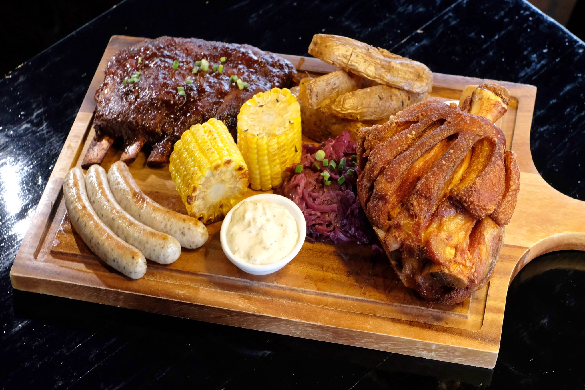 Pachi Bangkok, AINU Bar, Beer Belly Bkk, Cardroom BKK, She Bar, Rabbit Hole, Ekamai Beer House, SOHO BKK, Thonglor Yokocho トンロー横丁, Nowhere (โนแวร์), Another Round, HEAP Cafe' &amp; Restaurant