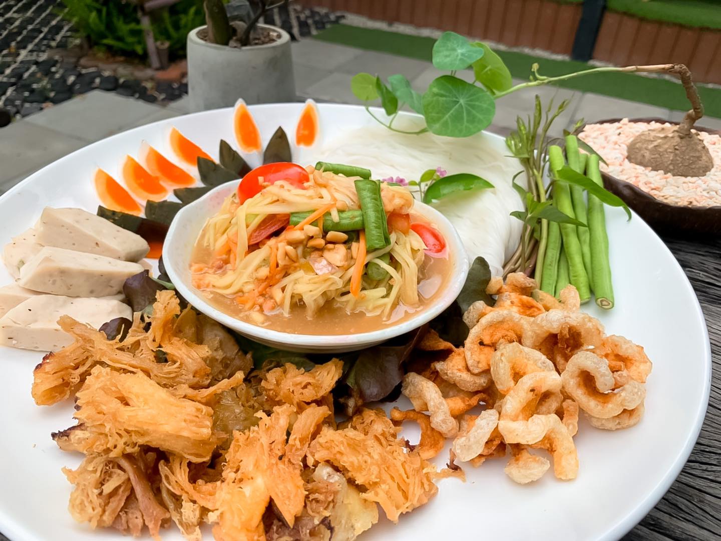 ร้านอ้นส้มตำปูม้า, ไผ่ขวาง, Zaab Station, เอมโอช by The Story, ครัวกางนา, คุ้มขวัญเจ้าเอย, ร้านบ้านเด, กุ่ยหมง, สวนอาหารเบญจรงค์ สุพรรณบุรี, ขัวะ, ลายน้ำ, มุมสบายครัวริมคลอง, ข้าวต้มโกเฑียร, นพรัตน์ ภัตตาคาร, กุ้งเป็น (เจ๊เน้ย), ขนาบน้ำสุพรรณบุรี and mellow, เรือนแพ (ครัวสุพรรณ) &amp; รีสอร์ท, ริมคลองเฮ้าส์, สุรชัยปลาเผา บึงไผ่แขก, Taiheiyo sushi suphanburi