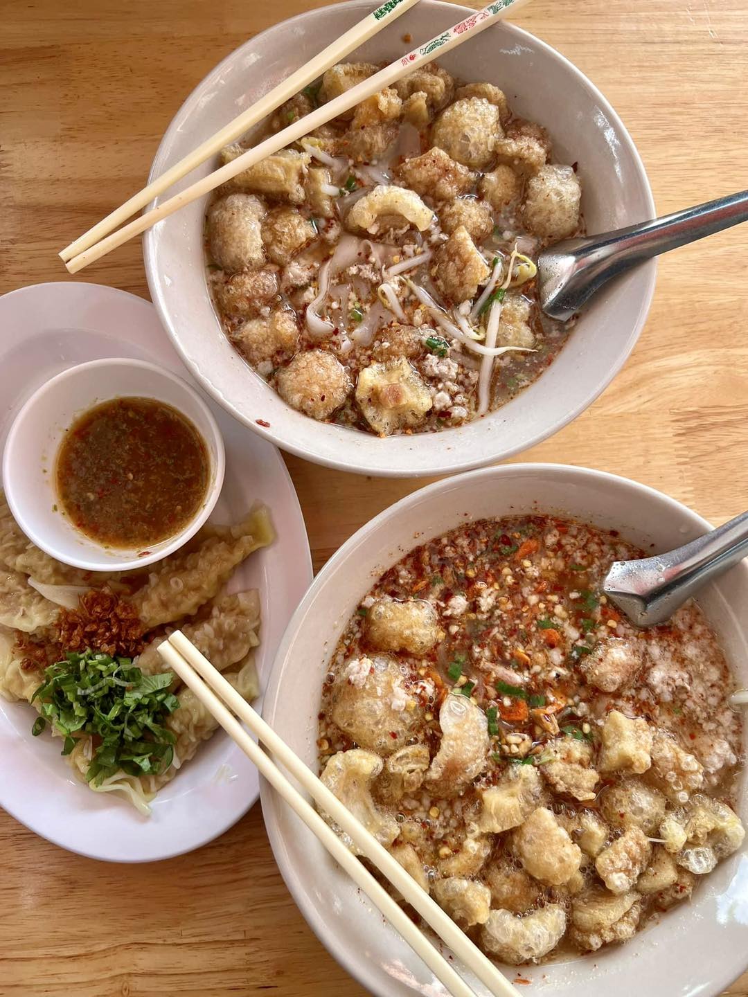 ก๋วยเตี๋ยวต้มยำกากหมูสูตรโบราณ ท่าน้ำนนท์, กินปูเมืองนนท์, ข้าวผัดโบราณ ท่าน้ำนนท์, นนท์ตำแหลก, ขนมฝรั่งแม่ไน้ ตลาดนนทบุรี, Nont Bakery, เจ๊ตาหมูสะเต๊ะ, ปัง ปัง 85 องศา, เกาเหลาเมืองนนท์