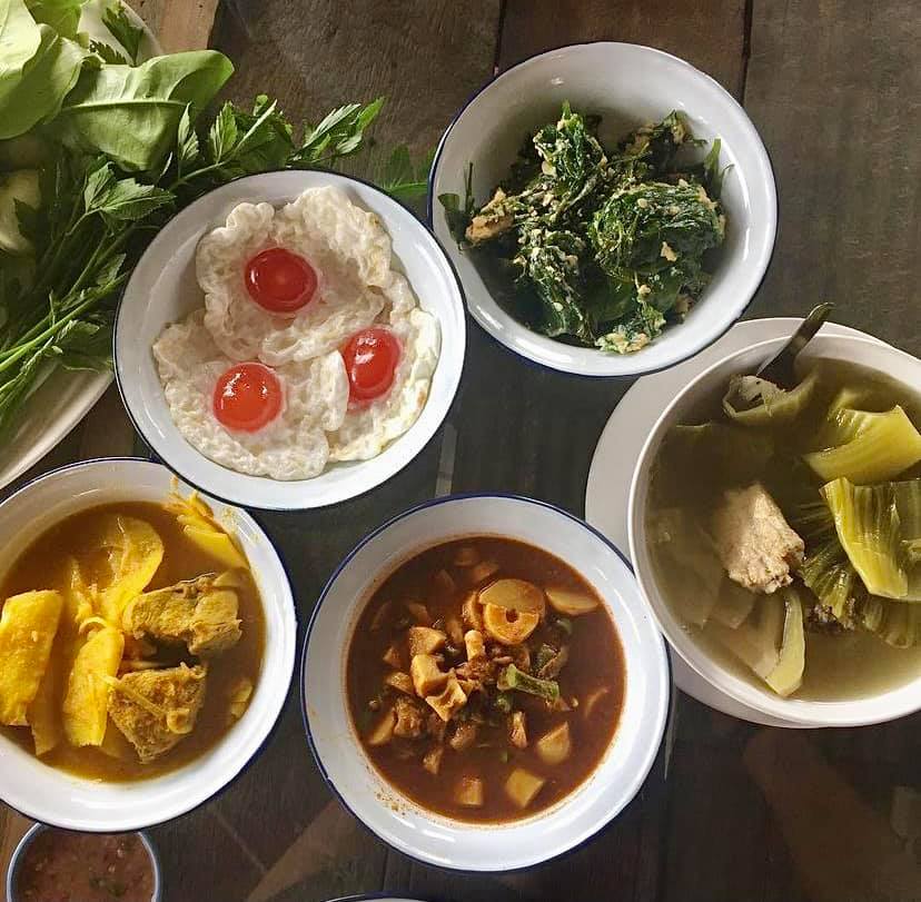 โจ๊กโรงเตี๊ยม, ติ่มซำ หอเจี๊ยะ at ชุมพร, ข้าวเหนียวปิ้งวินเทจ ชุมพร, Coffeebar99 , บ้านยาย ชุมพร, หนึ่งติ่มซำชุมพร, เทียนชัย, ข้าวแกงยายหลิว, ชุมพรแต่เตี้ยม, ซาลาเปาคุณก้อย วังไผ่