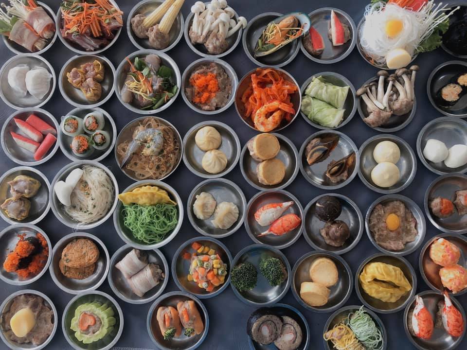 แป๊ะยิ้ม ติ่มซำ, ติ่มซำซอย 14, มิตรทาวน์, บุญจิราแต่เตี้ยม, หยวนเป่า กระบี่, กระบี่ติ่มซำ, สาขา 1 เยื้องรพ.กระบี่, โกเล็กชวนชิม, โรตีบางนรา ณ กระบี่, 89 Cafe, ข้าวหน้าเป็ดเยาวราช รสเด็ด, ณ เมืองบี่ ฮาลาลติ่มซำ, โชคชัยติ่มซำ ตลาดเก่ากระบี่, จ๊ะดำ