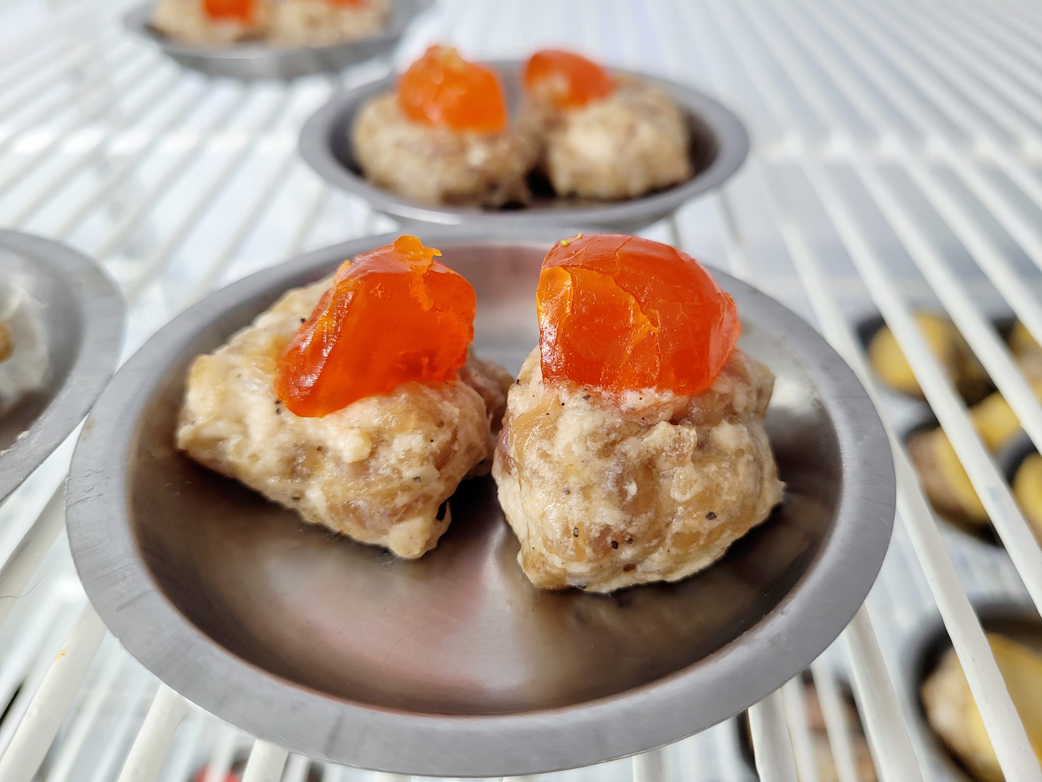 แป๊ะยิ้ม ติ่มซำ, ติ่มซำซอย 14, มิตรทาวน์, บุญจิราแต่เตี้ยม, หยวนเป่า กระบี่, กระบี่ติ่มซำ, สาขา 1 เยื้องรพ.กระบี่, โกเล็กชวนชิม, โรตีบางนรา ณ กระบี่, 89 Cafe, ข้าวหน้าเป็ดเยาวราช รสเด็ด, ณ เมืองบี่ ฮาลาลติ่มซำ, โชคชัยติ่มซำ ตลาดเก่ากระบี่, จ๊ะดำ