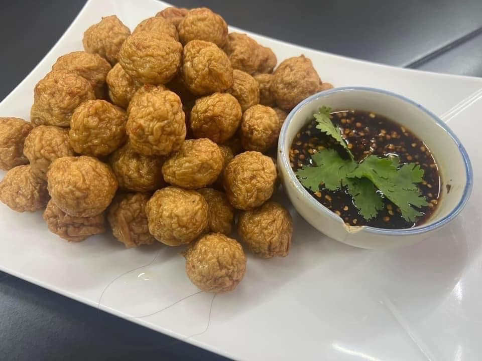 โกวใหญ่ ก๋วยเตี๋ยวหมูต้มยำ, เฮียตี๋ ก๋วยเตี๋ยวลูกชิ้นปลาเย็นตาโฟเยาวราชลาดพร้าววังหิน, ก๋วยเตี๋ยวต้มยำไข่ลาวา, ก๋วยเตี๋ยวเรือ "คนกรุง" สูตรดั้งเดิมยายทองนาค, ก๋วยเตี๋ยวต้มยำหมูบะช่อ มาม่าหม้อไฟ เฮียจู๋-ลาดพร้าว71