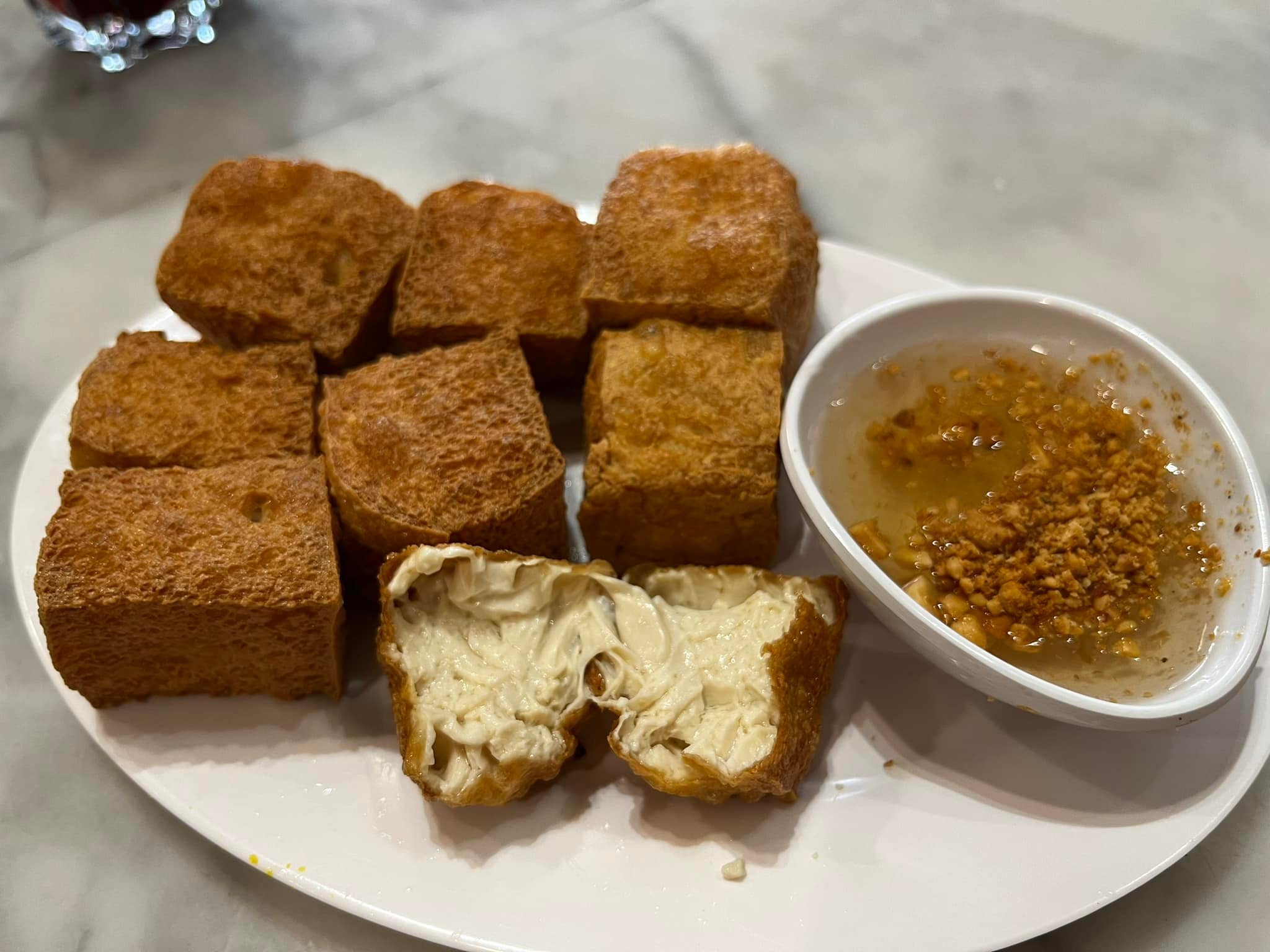 ประจักษ์, REN Cafe and Goods, Tostato Charoen Krung, ตั้งใจย่าง, Sarnies Bangkok, HĒIJīi Bangkok, เล่าสี่ เกาเหลาเลือดหมู, Henryfry, ทับทิมกรอบ หน้าวัดสุทธิ, ลูกชิ้นปลาเจ้าหลง, Baan Phadthai, เชอร์รี่ เย็นตาโฟ, ร้านเหรียญทอง เจริญกรุง 23, ก๋วยเตี๋ยวหลอดเจ๊ใหญ่, ฮ้งลูกชิ้นปลาเยาวราช