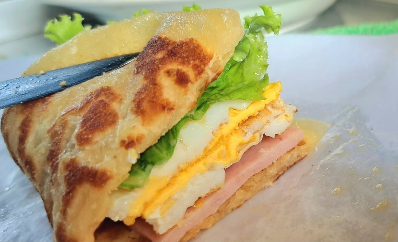 ก๋วยเตี๋ยวผัดงี่เง่า at เจ๊เบญ โอเดี้ยน, ร้านฮั้นโภชนา, เจ๊เฮี้ยง ก๋วยเตี๋ยวลูกชิ้นปลา ตลาดน้อย, ข้าวต้มปลาตลาดน้อย, Baan Chim Cha, อาฉีไก่ทอด, มานพ สุกี้รถกระบะ, แดงราชาหอยทอด, โจ๊ก เจ๊หมวยเกี้ย-ดั้งเดิม, เป็ดตุ๋นเจ้าท่า, ซี่โครงปราณ, คุณปุ๊กะหรี่ปั๊บ ณ ตลาดน้อย, แต้เล่าจิ้นเส็ง, Li Bing Waffle Parlour, Mana Craft, Jap Bread ตลาดน้อย, ฮงเซียงกง