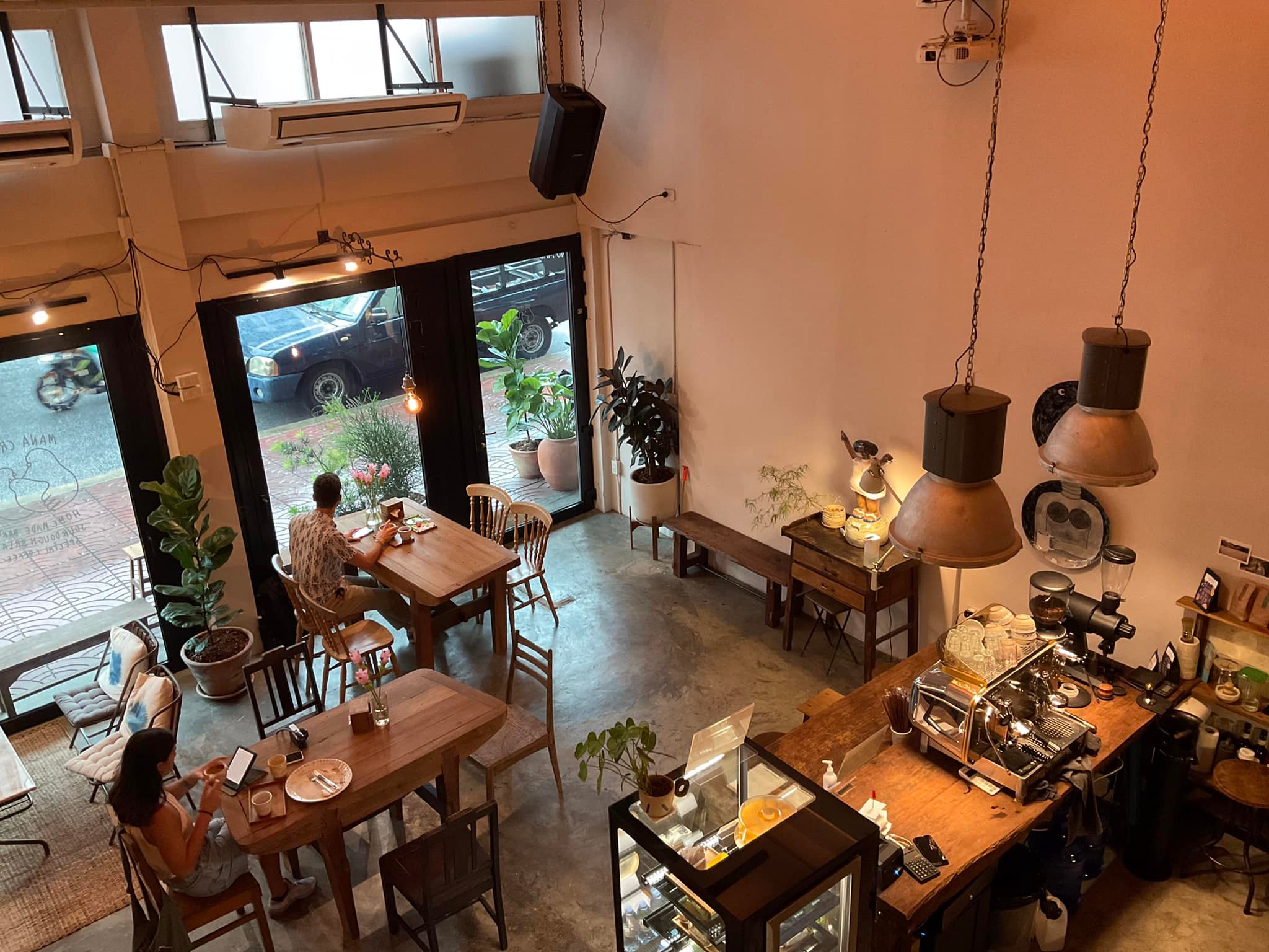 ก๋วยเตี๋ยวผัดงี่เง่า at เจ๊เบญ โอเดี้ยน, ร้านฮั้นโภชนา, เจ๊เฮี้ยง ก๋วยเตี๋ยวลูกชิ้นปลา ตลาดน้อย, ข้าวต้มปลาตลาดน้อย, Baan Chim Cha, อาฉีไก่ทอด, มานพ สุกี้รถกระบะ, แดงราชาหอยทอด, โจ๊ก เจ๊หมวยเกี้ย-ดั้งเดิม, เป็ดตุ๋นเจ้าท่า, ซี่โครงปราณ, คุณปุ๊กะหรี่ปั๊บ ณ ตลาดน้อย, แต้เล่าจิ้นเส็ง, Li Bing Waffle Parlour, Mana Craft, Jap Bread ตลาดน้อย, ฮงเซียงกง