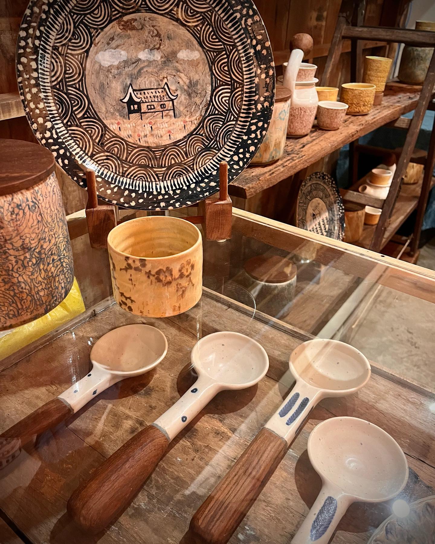 ก๋วยเตี๋ยวผัดงี่เง่า at เจ๊เบญ โอเดี้ยน, ร้านฮั้นโภชนา, เจ๊เฮี้ยง ก๋วยเตี๋ยวลูกชิ้นปลา ตลาดน้อย, ข้าวต้มปลาตลาดน้อย, Baan Chim Cha, อาฉีไก่ทอด, มานพ สุกี้รถกระบะ, แดงราชาหอยทอด, โจ๊ก เจ๊หมวยเกี้ย-ดั้งเดิม, เป็ดตุ๋นเจ้าท่า, ซี่โครงปราณ, คุณปุ๊กะหรี่ปั๊บ ณ ตลาดน้อย, แต้เล่าจิ้นเส็ง, Li Bing Waffle Parlour, Mana Craft, Jap Bread ตลาดน้อย, ฮงเซียงกง