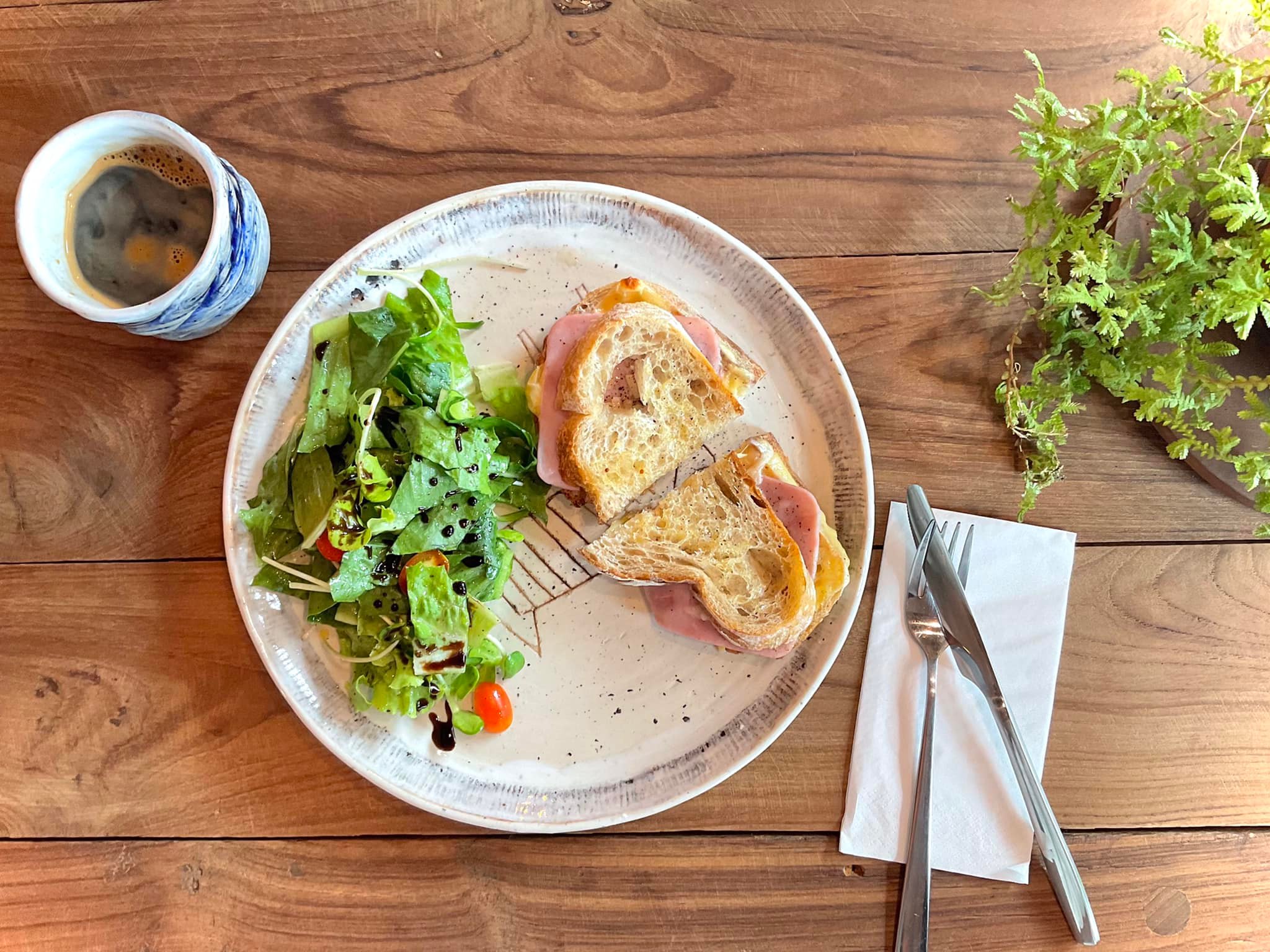 ก๋วยเตี๋ยวผัดงี่เง่า at เจ๊เบญ โอเดี้ยน, ร้านฮั้นโภชนา, เจ๊เฮี้ยง ก๋วยเตี๋ยวลูกชิ้นปลา ตลาดน้อย, ข้าวต้มปลาตลาดน้อย, Baan Chim Cha, อาฉีไก่ทอด, มานพ สุกี้รถกระบะ, แดงราชาหอยทอด, โจ๊ก เจ๊หมวยเกี้ย-ดั้งเดิม, เป็ดตุ๋นเจ้าท่า, ซี่โครงปราณ, คุณปุ๊กะหรี่ปั๊บ ณ ตลาดน้อย, แต้เล่าจิ้นเส็ง, Li Bing Waffle Parlour, Mana Craft, Jap Bread ตลาดน้อย, ฮงเซียงกง