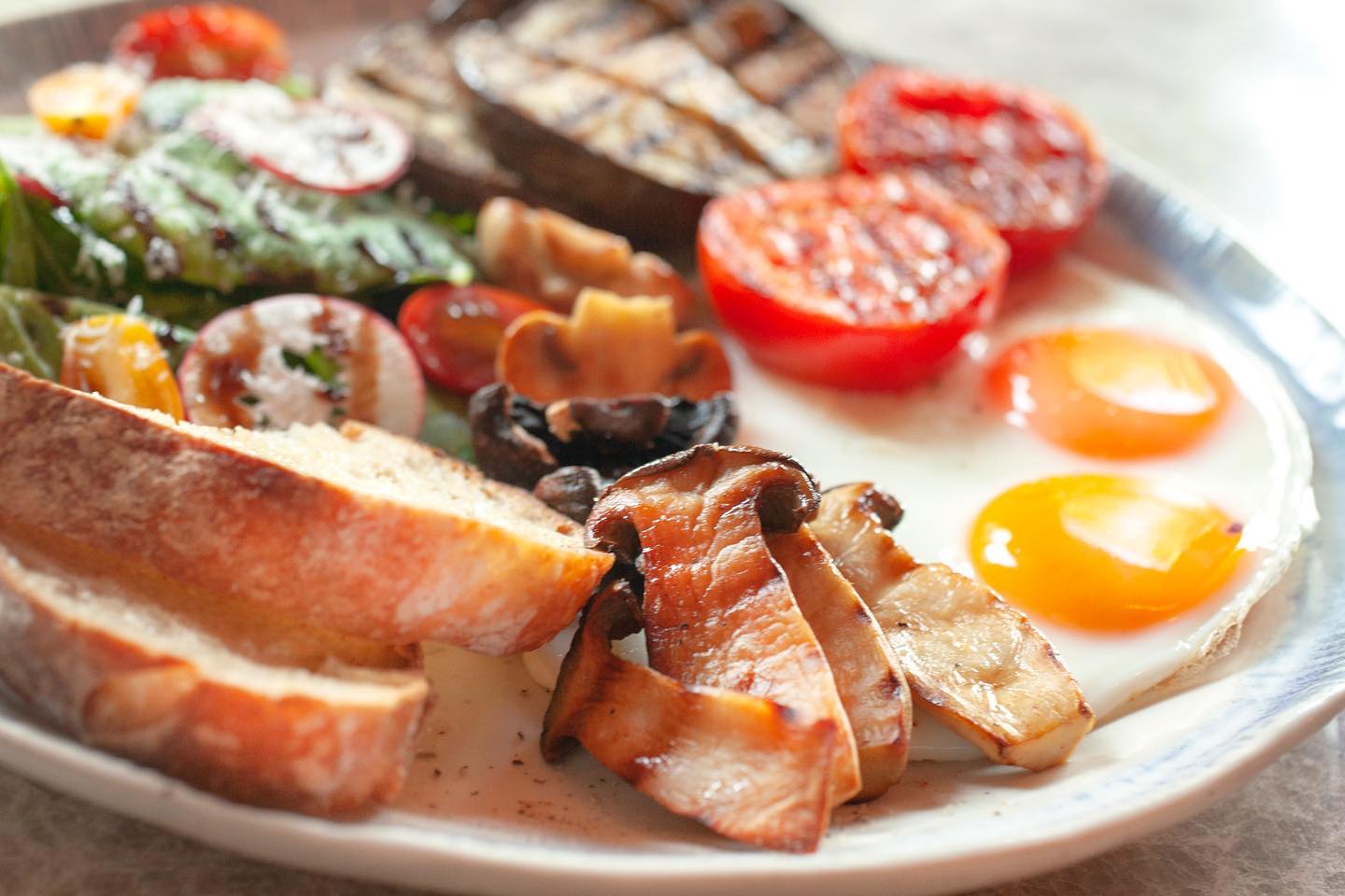 ก๋วยเตี๋ยวผัดงี่เง่า at เจ๊เบญ โอเดี้ยน, ร้านฮั้นโภชนา, เจ๊เฮี้ยง ก๋วยเตี๋ยวลูกชิ้นปลา ตลาดน้อย, ข้าวต้มปลาตลาดน้อย, Baan Chim Cha, อาฉีไก่ทอด, มานพ สุกี้รถกระบะ, แดงราชาหอยทอด, โจ๊ก เจ๊หมวยเกี้ย-ดั้งเดิม, เป็ดตุ๋นเจ้าท่า, ซี่โครงปราณ, คุณปุ๊กะหรี่ปั๊บ ณ ตลาดน้อย, แต้เล่าจิ้นเส็ง, Li Bing Waffle Parlour, Mana Craft, Jap Bread ตลาดน้อย, ฮงเซียงกง