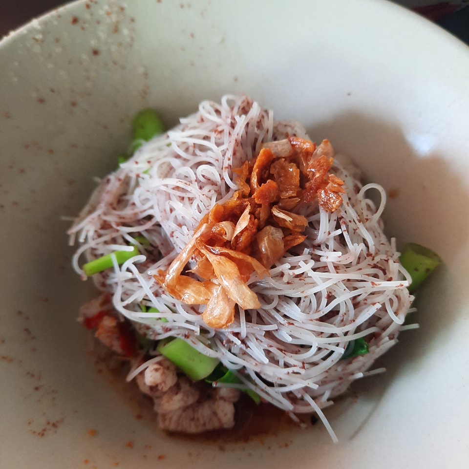 ก๋วยเตี๋ยวเรือในคลอง อยุธยา, กรุงเก่า"เตี๋ยวเรือ", ก๋วยเตี๋ยวเรือลวกปากริมคลอง & หมูกะทะ อยุธยา, ก๋วยเตี๋ยวเรืออยุธยา-โอชินสูตรโบราณ, ร้านก๋วยเตี๋ยวเรือโอ่งบนแพริมแม่น้ำน้อย, ก๋วยเตี๋ยวเรือกิมหลวน อยุธยา, ก๋วยเตี๋ยวเรือ ตาลเดี่ยว'เตี๋ยวเรือ, ก๋วยเตี๊ยวลุงแจ๊ะ (บัวหวาน), ร้านก๋วยเตี๋ยวตาไห (คลองท่อ), ก๋วยเตี๋ยวเรือแม่วันดี อยุธยา, ก๋วยเตี๋ยวเรือแม่ต่วม อยุธยา, ก๋วยเตี๋ยวเรือ เสือร้องไห้, ก๋วยเตี๋ยวเรือ "รสโจ๊ะ" ป้าไวท์, ก๋วยเตี๋ยวเรืออยุธยา ป้าษา2, ก๋วยเตี๋ยววัดใหญ่, ก๋วยเตี๋ยวเรือห้อยขา อยุธยา, ก๋วยเตี๋ยวเรือนายอ๊อฟ สูตร”ยายจง”รสดั้งเดิม, ไทยเทวา ก๋วยเตี๋ยวเรืออยุธยา, ต้อยตลาดแตก สาขาใหญ่ ก๋วยเตี๋ยวเรืออยุธยา