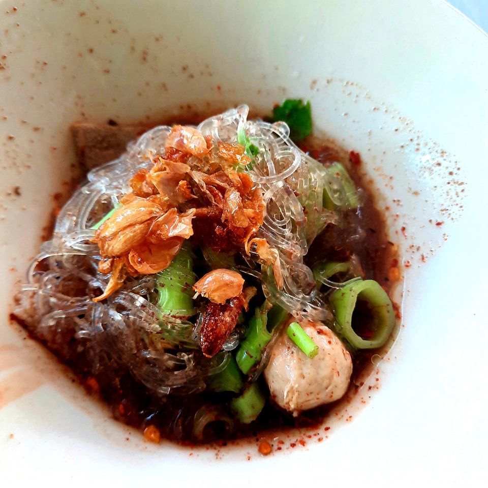 ก๋วยเตี๋ยวเรือในคลอง อยุธยา, กรุงเก่า"เตี๋ยวเรือ", ก๋วยเตี๋ยวเรือลวกปากริมคลอง & หมูกะทะ อยุธยา, ก๋วยเตี๋ยวเรืออยุธยา-โอชินสูตรโบราณ, ร้านก๋วยเตี๋ยวเรือโอ่งบนแพริมแม่น้ำน้อย, ก๋วยเตี๋ยวเรือกิมหลวน อยุธยา, ก๋วยเตี๋ยวเรือ ตาลเดี่ยว'เตี๋ยวเรือ, ก๋วยเตี๊ยวลุงแจ๊ะ (บัวหวาน), ร้านก๋วยเตี๋ยวตาไห (คลองท่อ), ก๋วยเตี๋ยวเรือแม่วันดี อยุธยา, ก๋วยเตี๋ยวเรือแม่ต่วม อยุธยา, ก๋วยเตี๋ยวเรือ เสือร้องไห้, ก๋วยเตี๋ยวเรือ "รสโจ๊ะ" ป้าไวท์, ก๋วยเตี๋ยวเรืออยุธยา ป้าษา2, ก๋วยเตี๋ยววัดใหญ่, ก๋วยเตี๋ยวเรือห้อยขา อยุธยา, ก๋วยเตี๋ยวเรือนายอ๊อฟ สูตร”ยายจง”รสดั้งเดิม, ไทยเทวา ก๋วยเตี๋ยวเรืออยุธยา, ต้อยตลาดแตก สาขาใหญ่ ก๋วยเตี๋ยวเรืออยุธยา