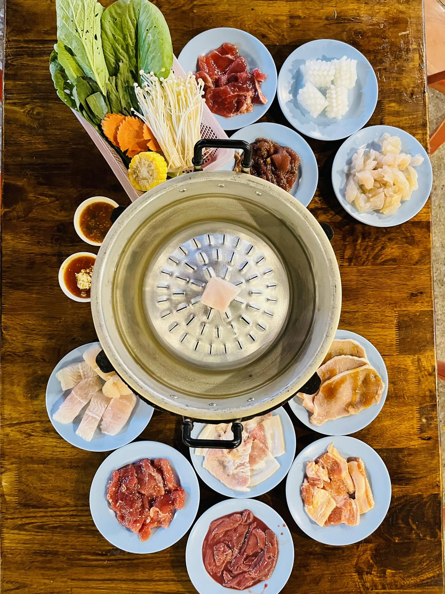 Baan suki, Y.O.U หมูกระทะ, JJANG restaurant and BBQ, ฮ่องเต้ สุกี้-ปิ้งย่าง บุฟเฟ่ต์, สุกี้ตี๋น้อย, สาขาเลียบด่วนเอกมัยรามอินทรา, BestBeef, ปิ้ง-ย่างเทวดา, Happy Suki, 18 มงกุฎ สุกี้-ชาบู, สุกี้ดารา, อร่อยติ่มซำ สุกี้สไตล์ฮ่องกง