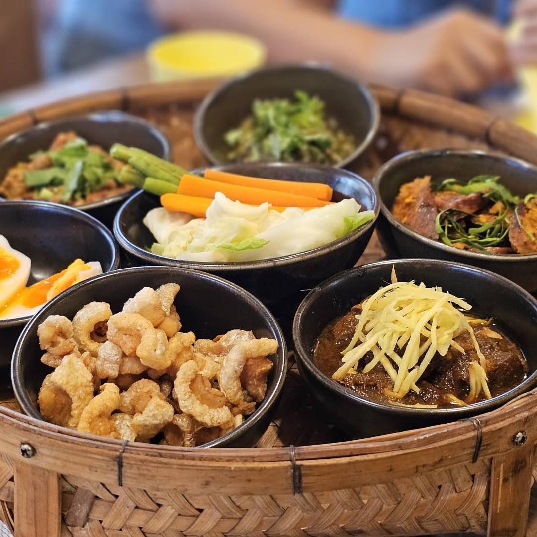 เฮือนขันโตก ขนมจีน บ้านน้ำพริก, Mira Cuisine, ถึงเจียงใหม่ คิทเช่น อาหารเหนือ, สบันงา, คุ้มขันโตก, ลำแต๊ๆ, หอมป้อมหอมเป, บ้านขันโตกฮาลาล